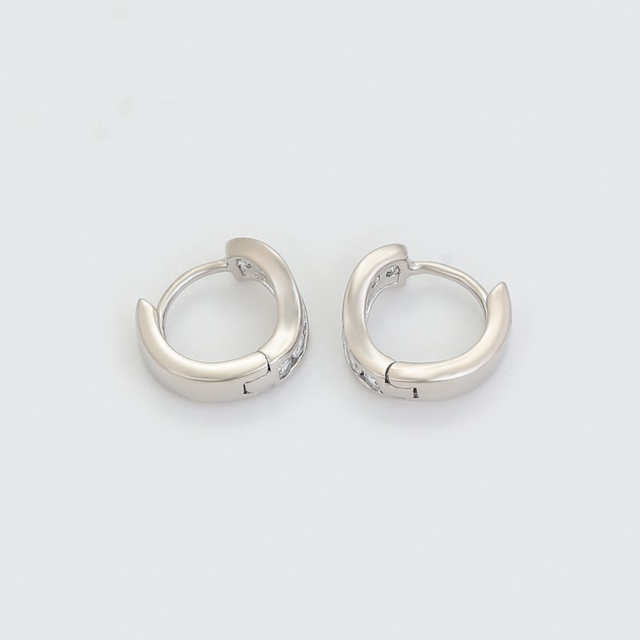 Mini Huggie Con Zirconias Blancas