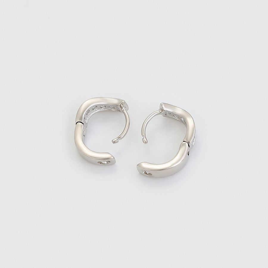 Mini Huggie Con Zirconias Blancas