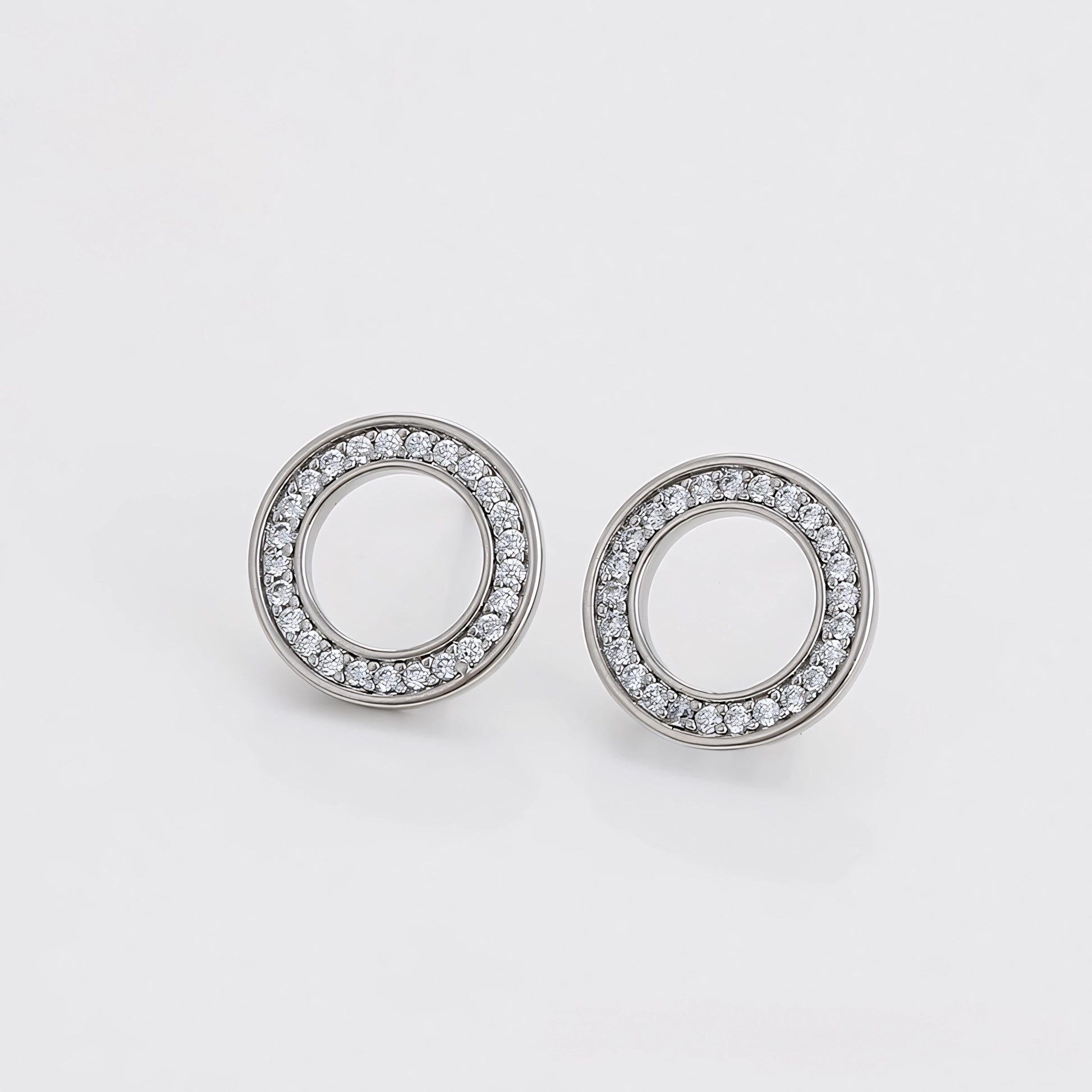 Arete Estilo Pandora con Zirconia Chapado en Platino