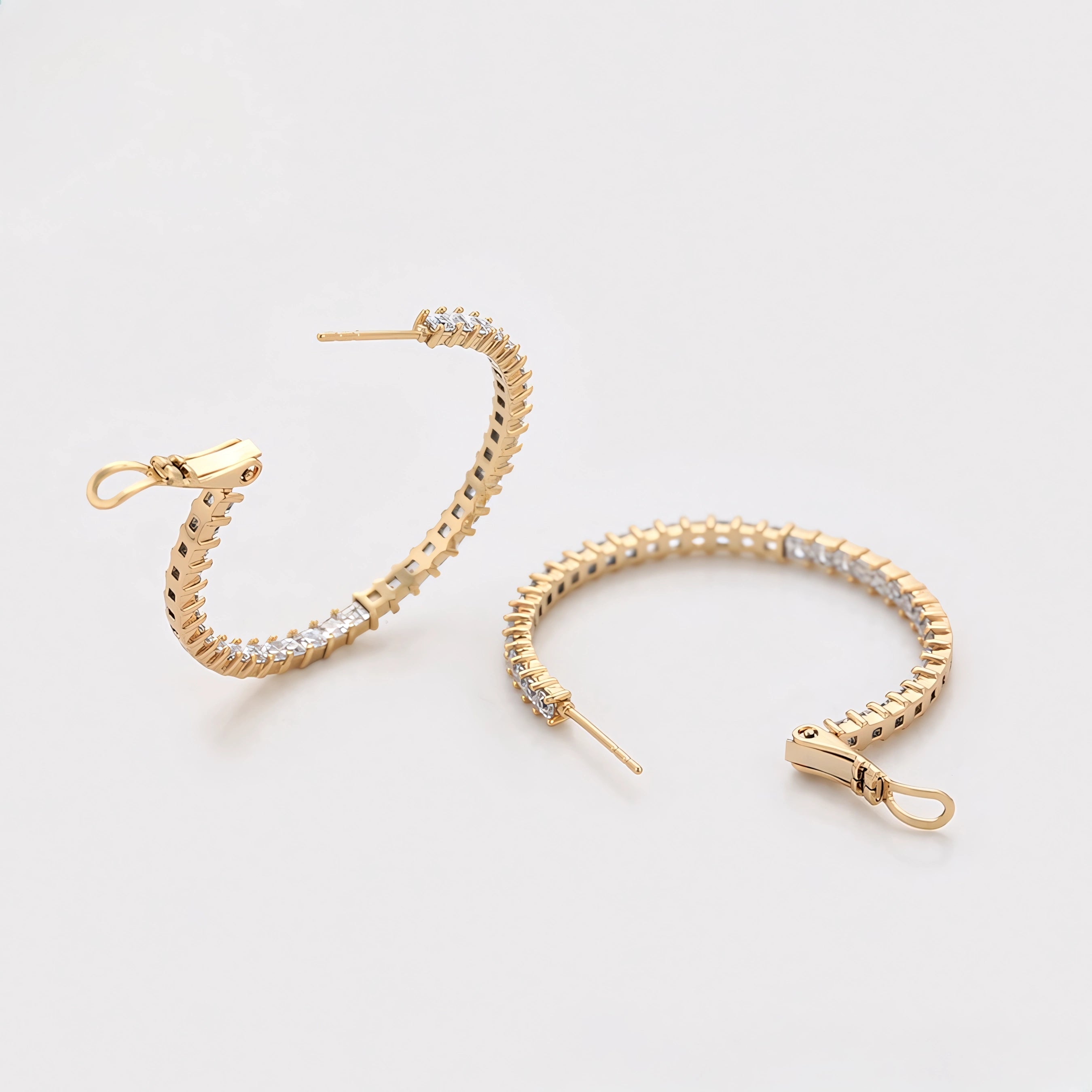 Arracada Deluxe con Zirconias Oro Laminado 18K