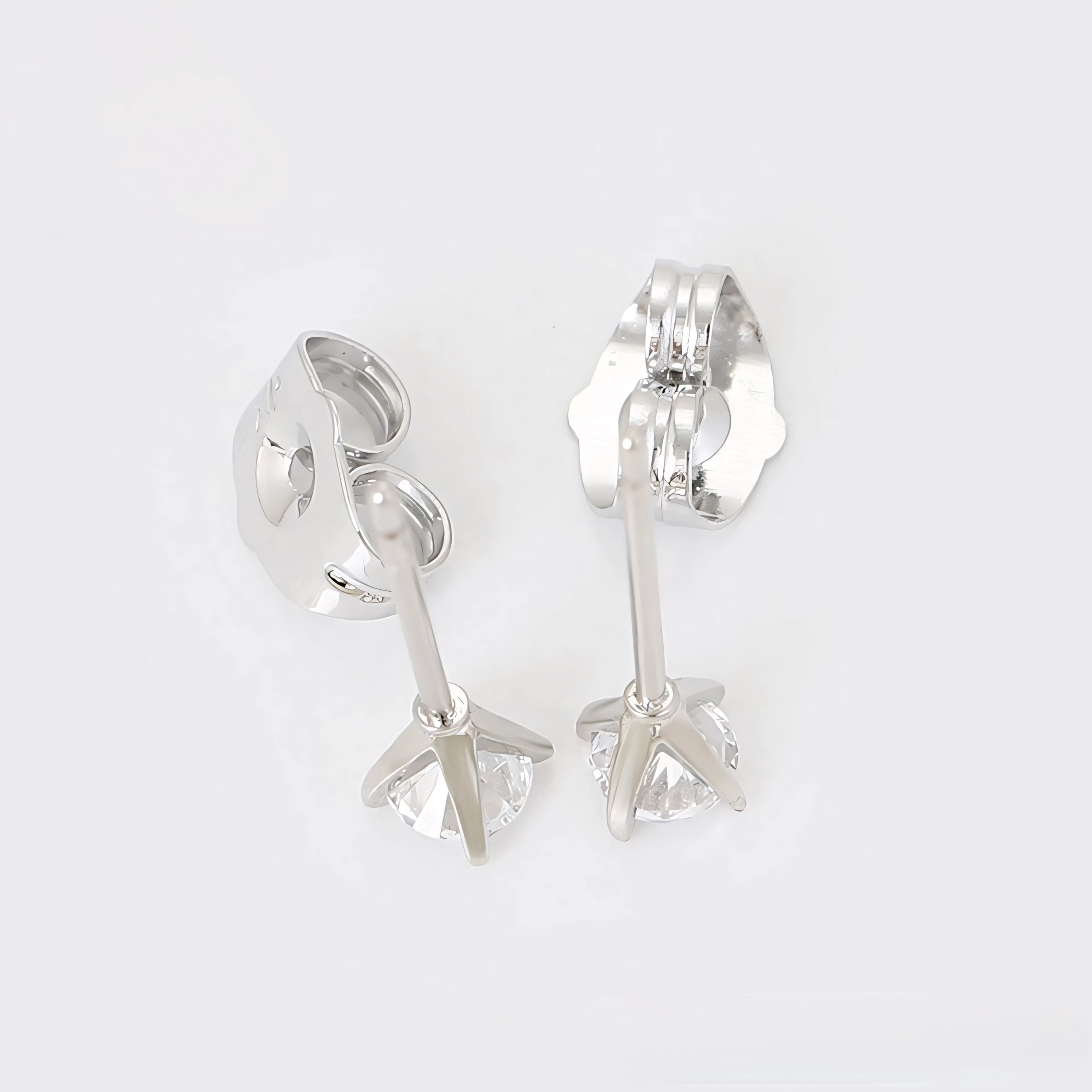 Broquel Mini Clásico con Zirconia Chapado en Platino