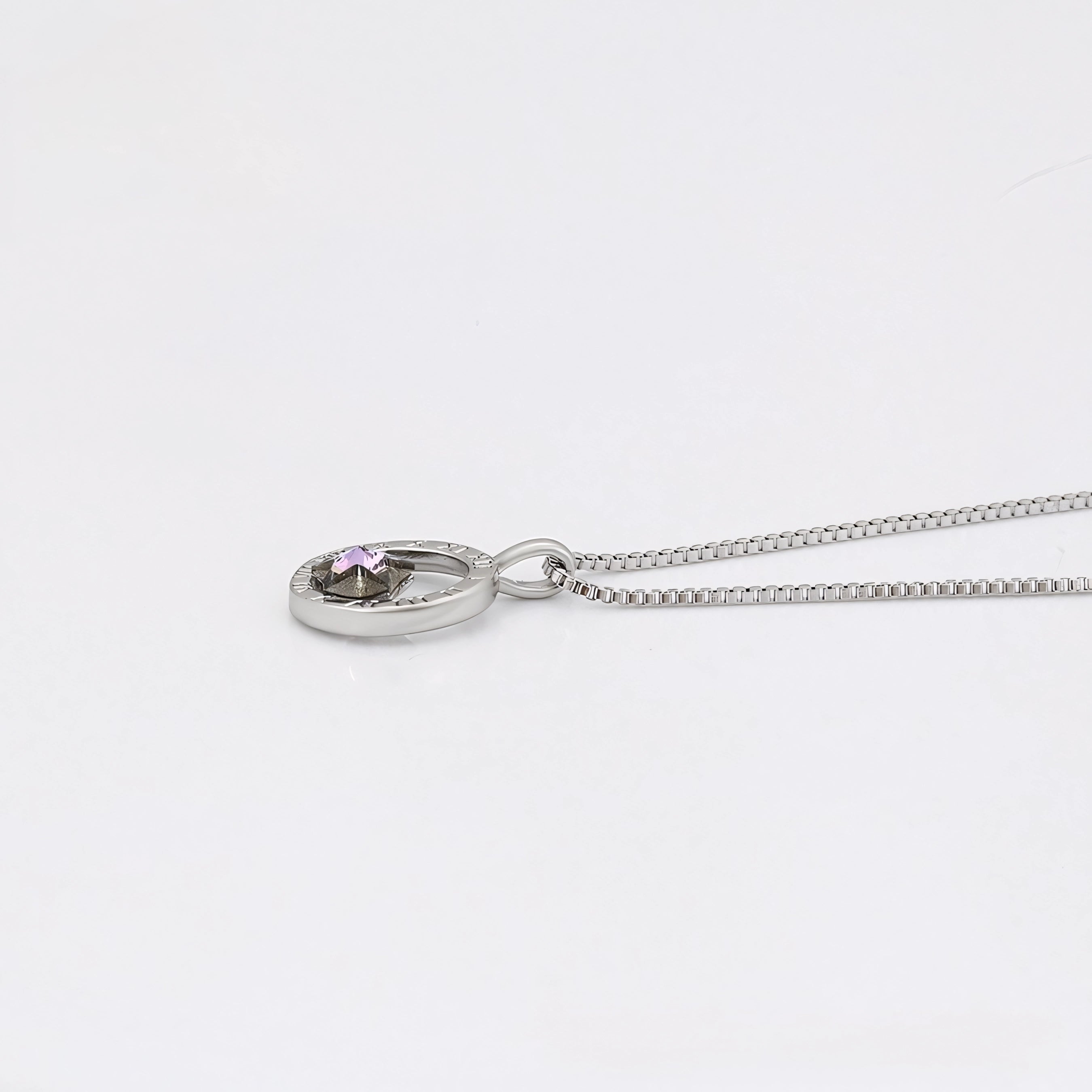 Collar Estrella Morada Con Números Romanos Chapado En Platino