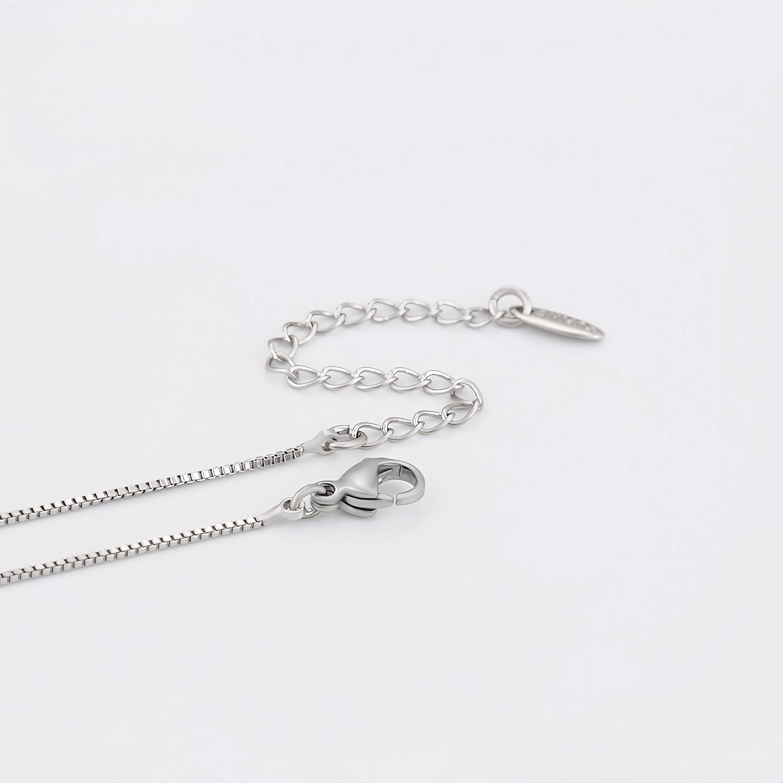 Collar Estrella Morada Con Números Romanos Chapado En Platino