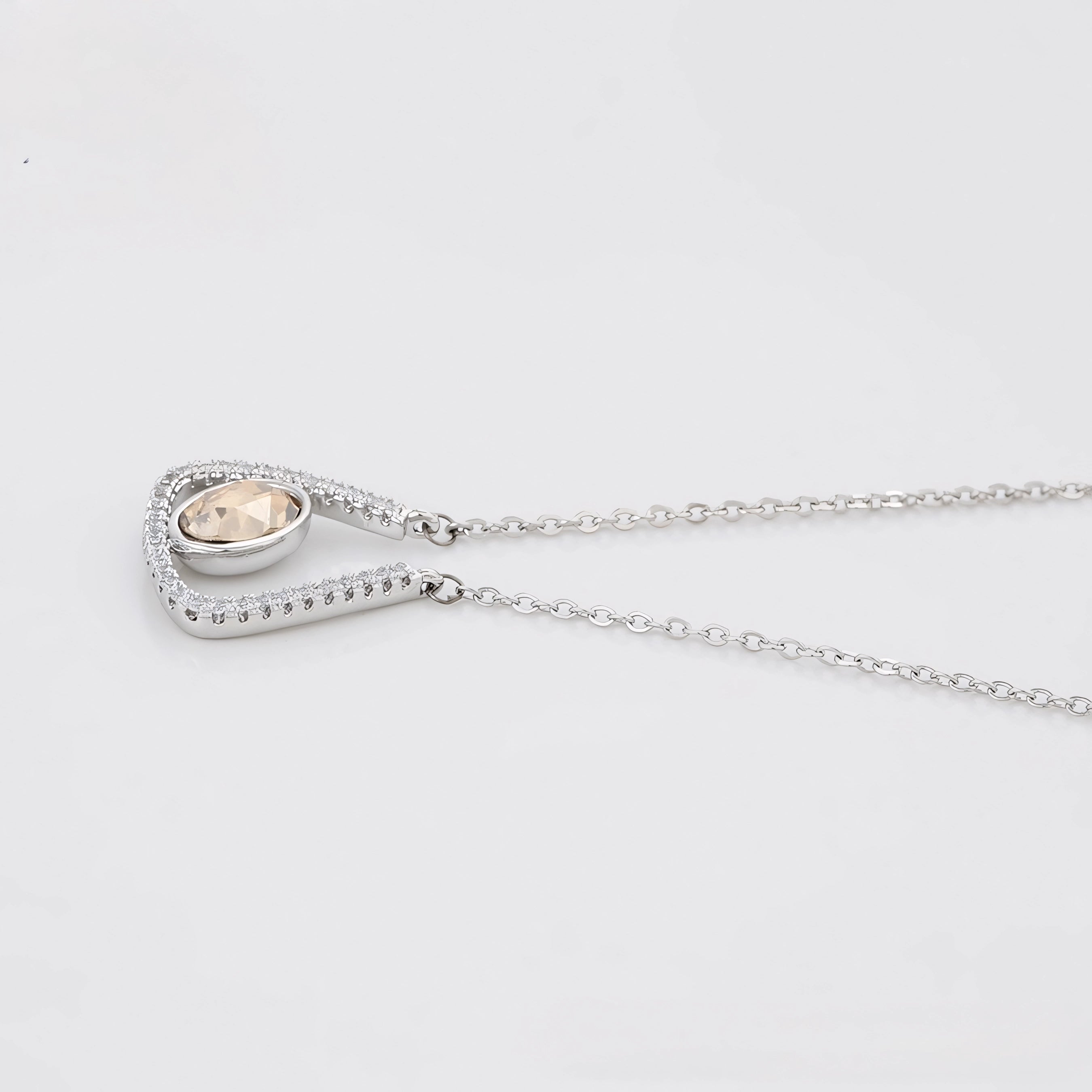 Collar Minimalista Con Zirconias Chapado En Platino