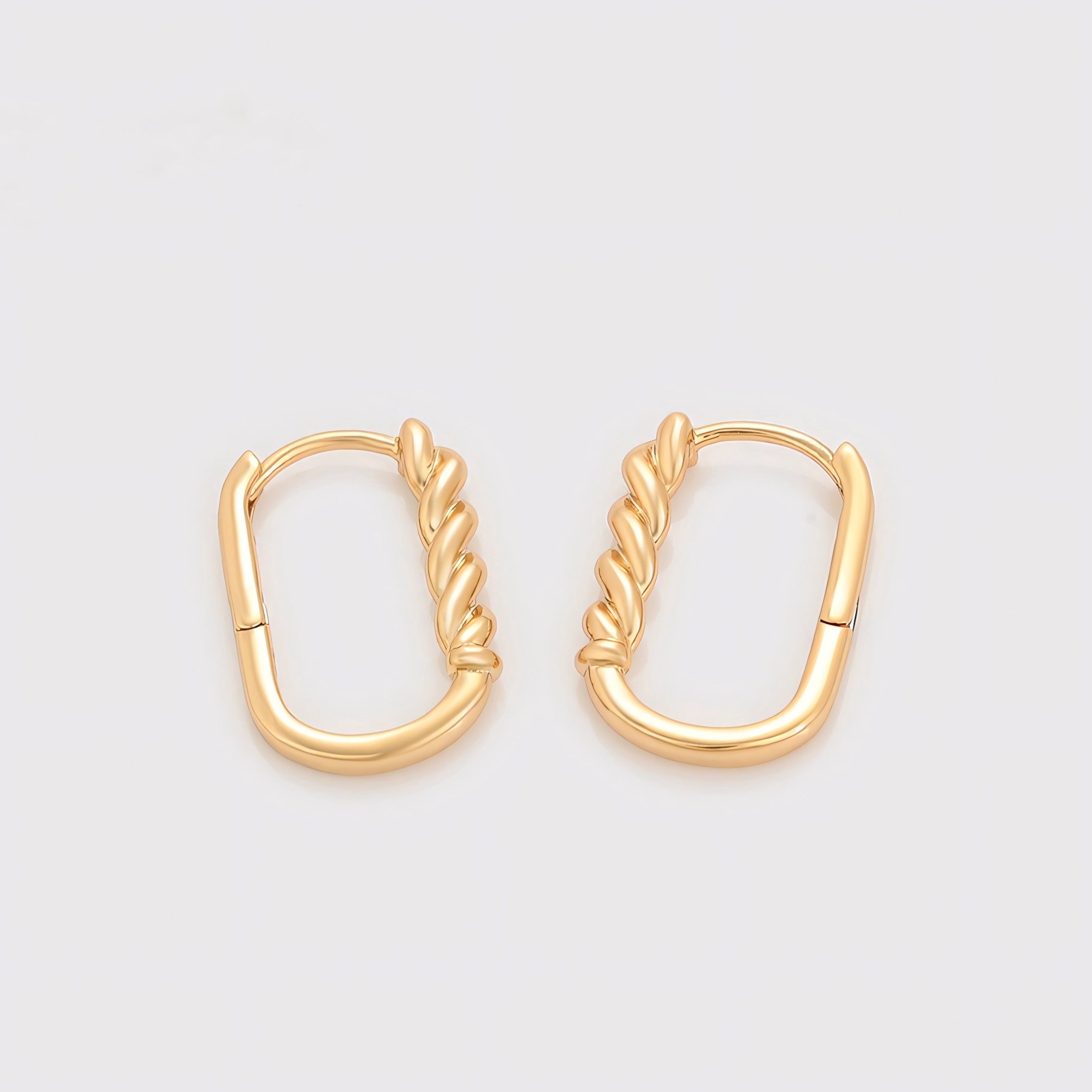 Huggie Semi Ovalada Trenzada Oro Laminado 18K