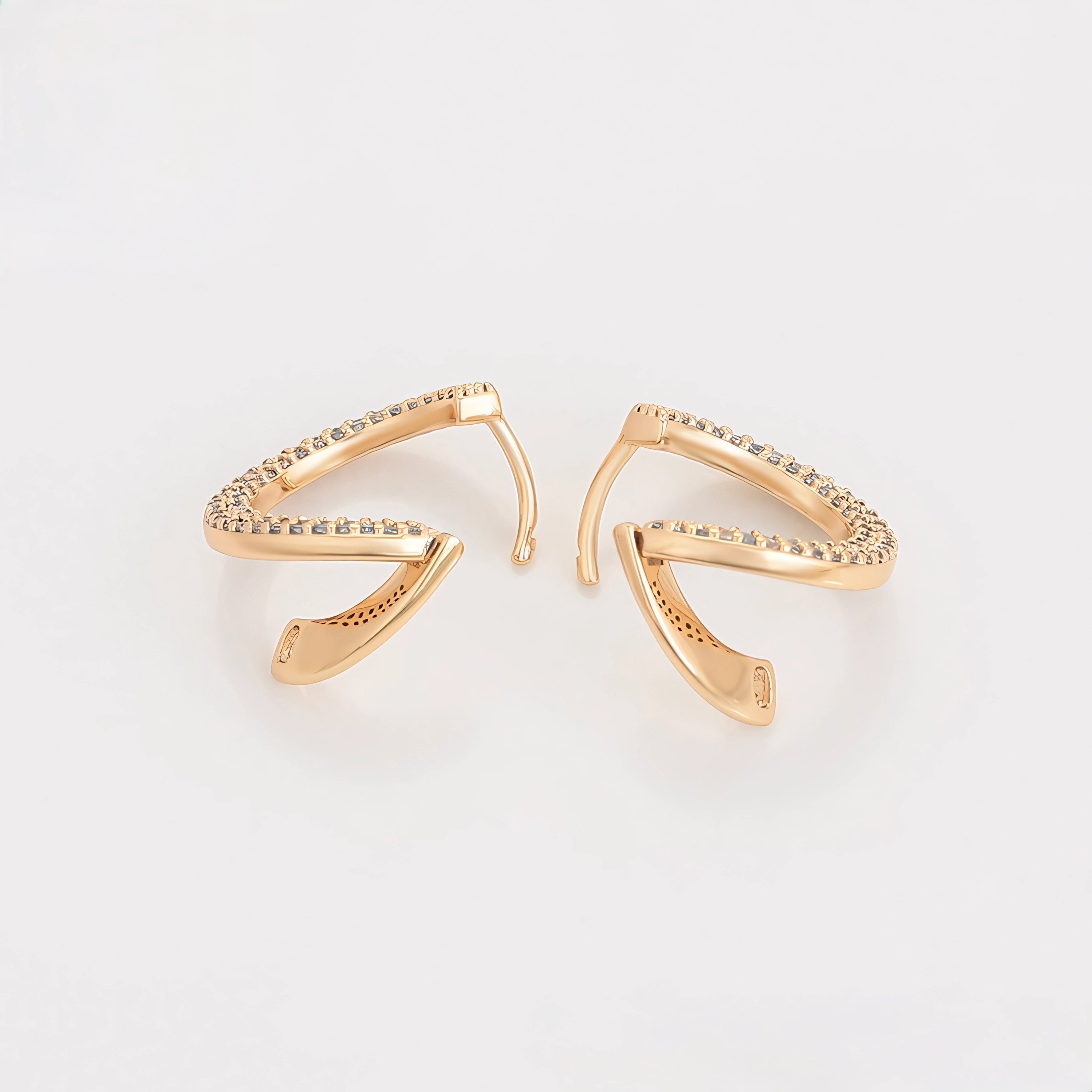 Huggie Serie de Lujo con Zirconias Oro Laminado 18K