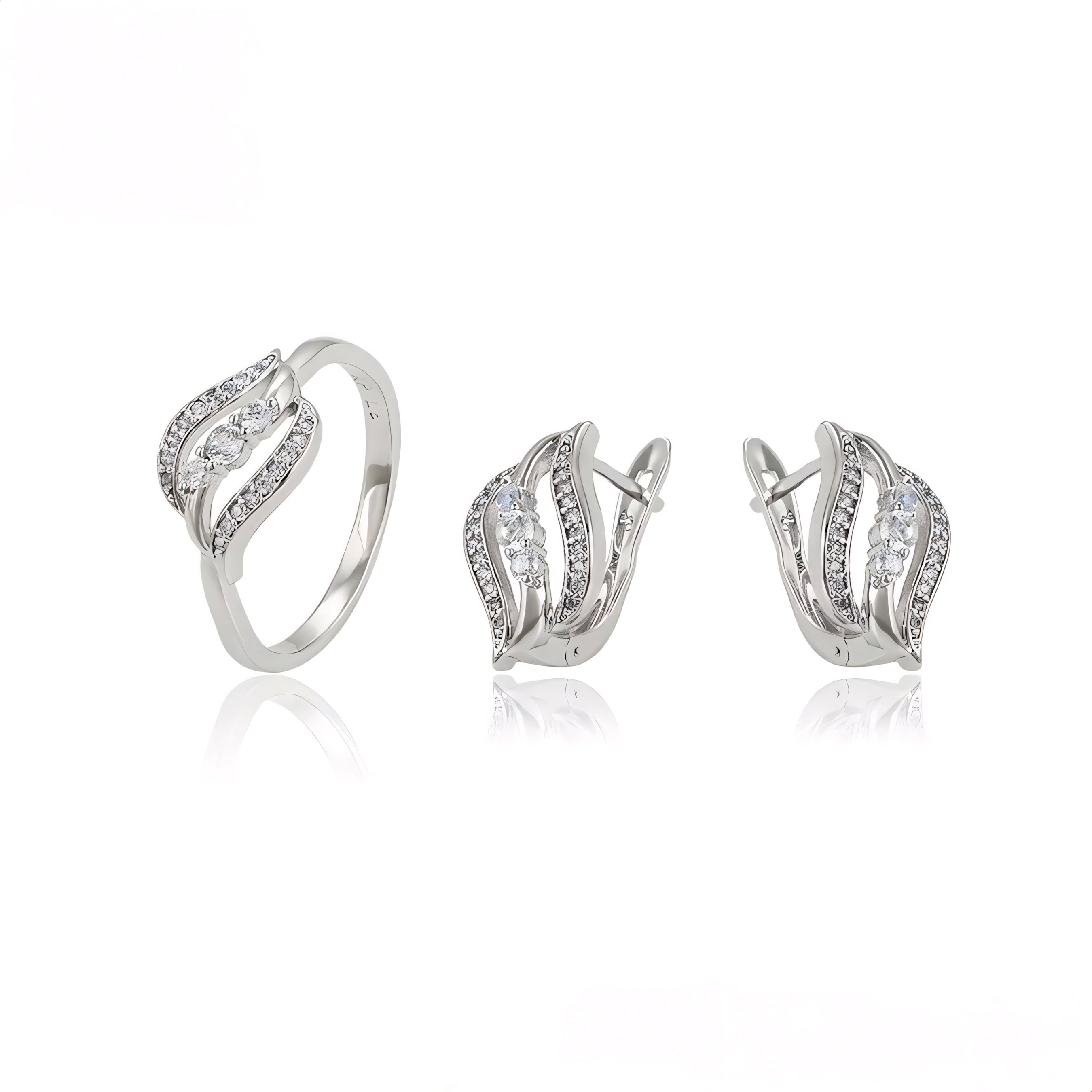 Set de Aretes y Anillo Chapado en Platino Elegante y Moderno