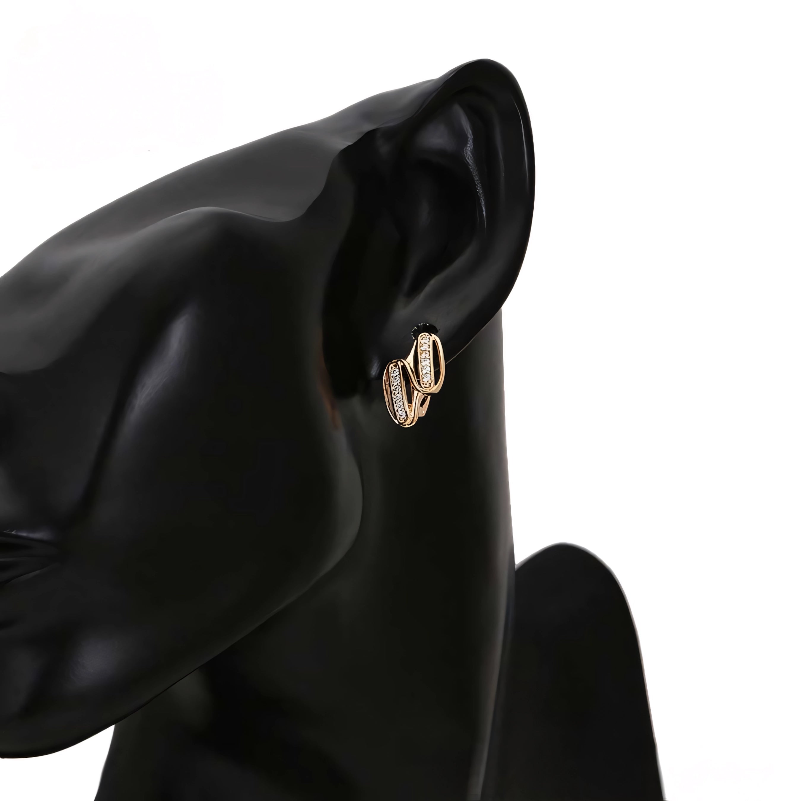 Set de Aretes y Anillo en Oro Laminado 18K Uso Diario