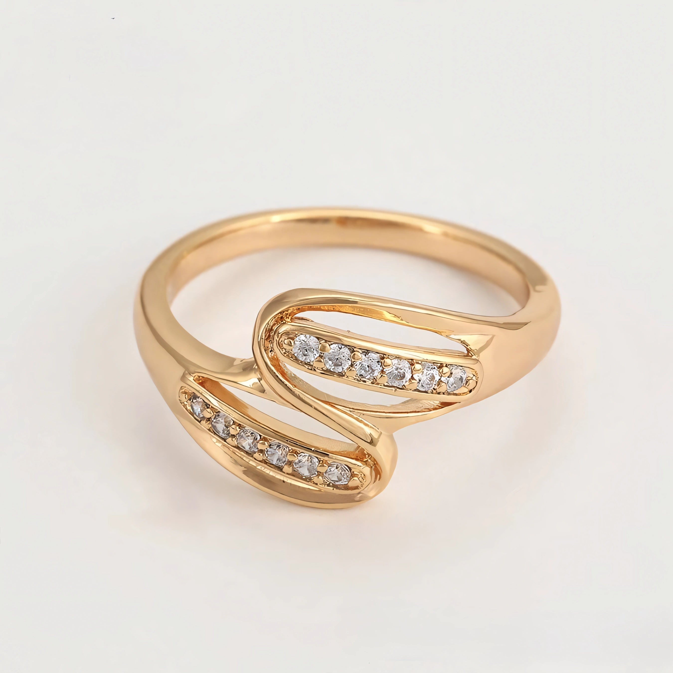 Set de Aretes y Anillo en Oro Laminado 18K Uso Diario