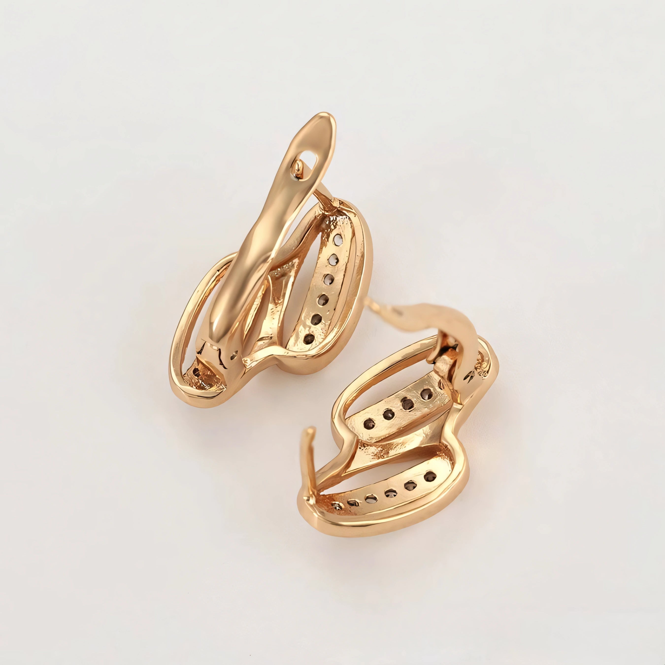 Set de Aretes y Anillo en Oro Laminado 18K Uso Diario
