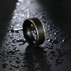 Anillo Acero Negro con Detalles Dorados