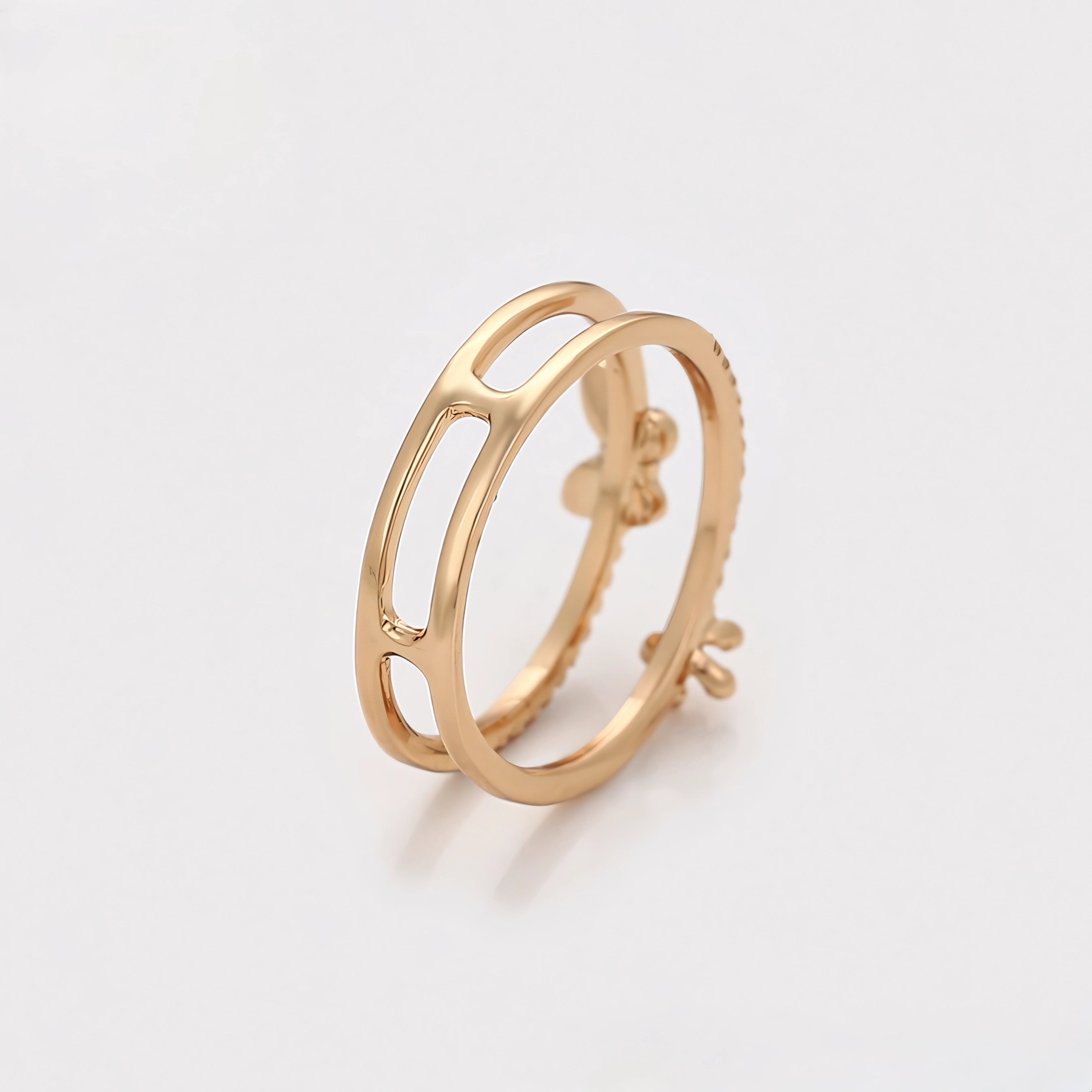 Anillo con Mariposa y Zirconia Incrustadas de Oro Laminado 18K