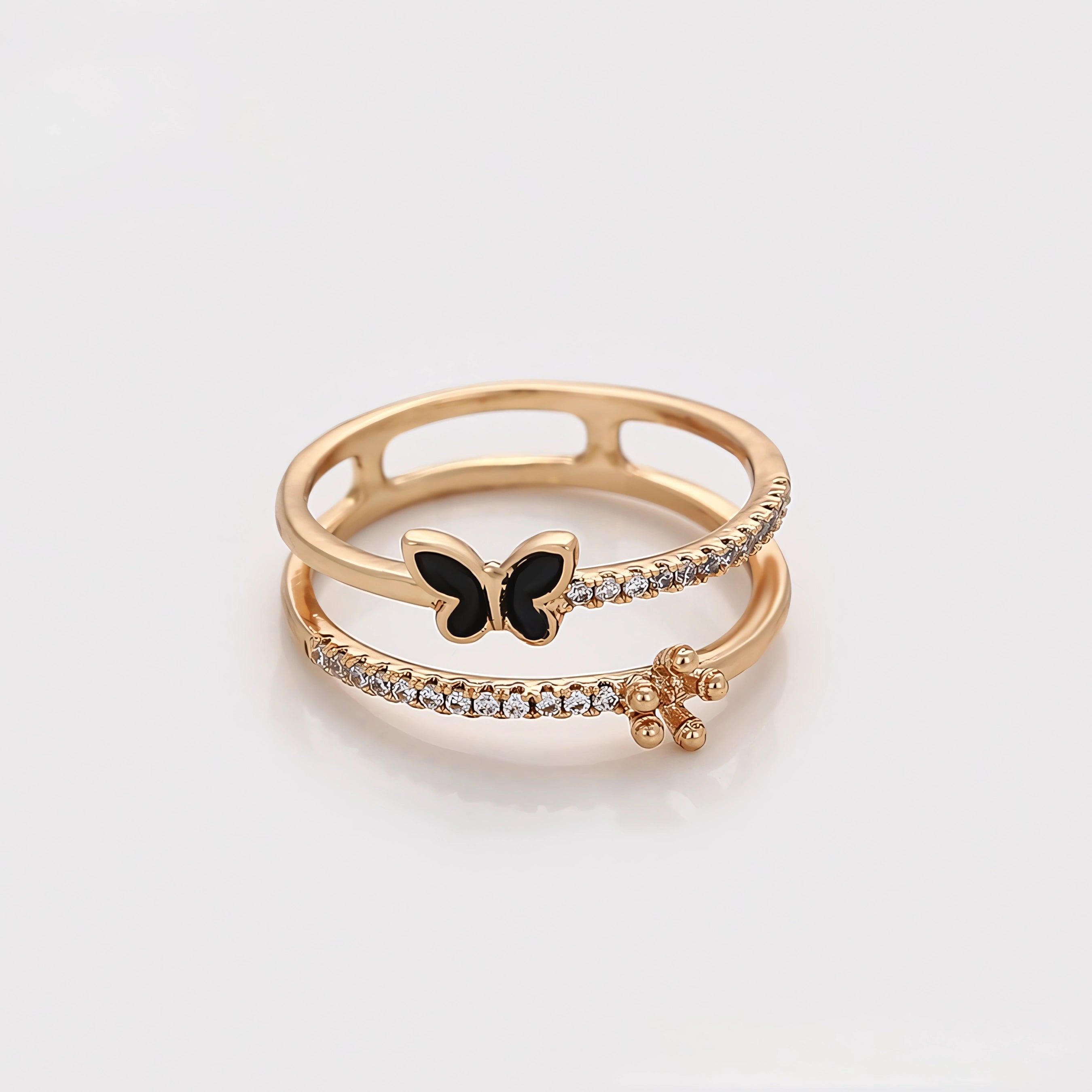 Anillo con Mariposa y Zirconia Incrustadas de Oro Laminado 18K