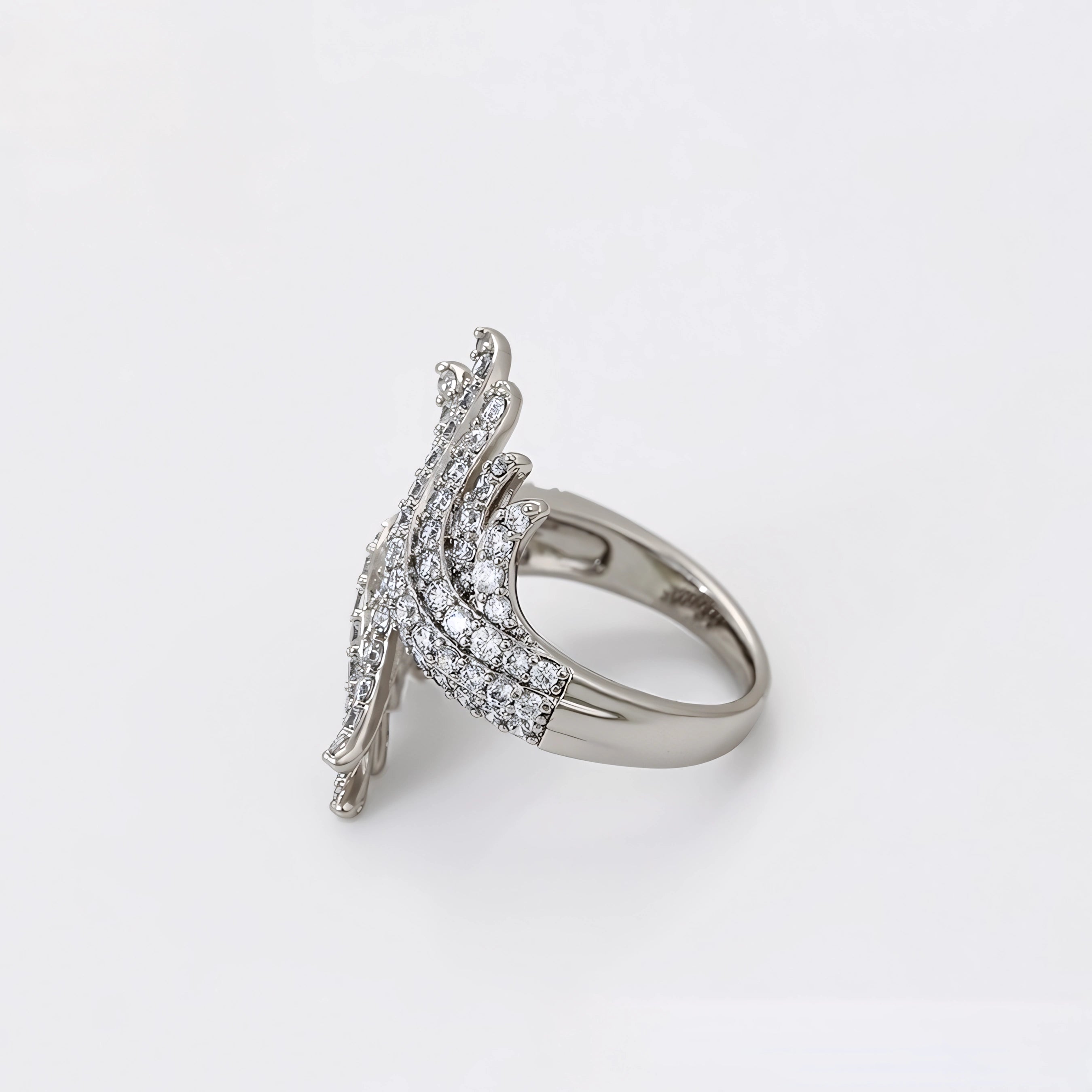 Anillo de Platino con Zirconia Incrustada