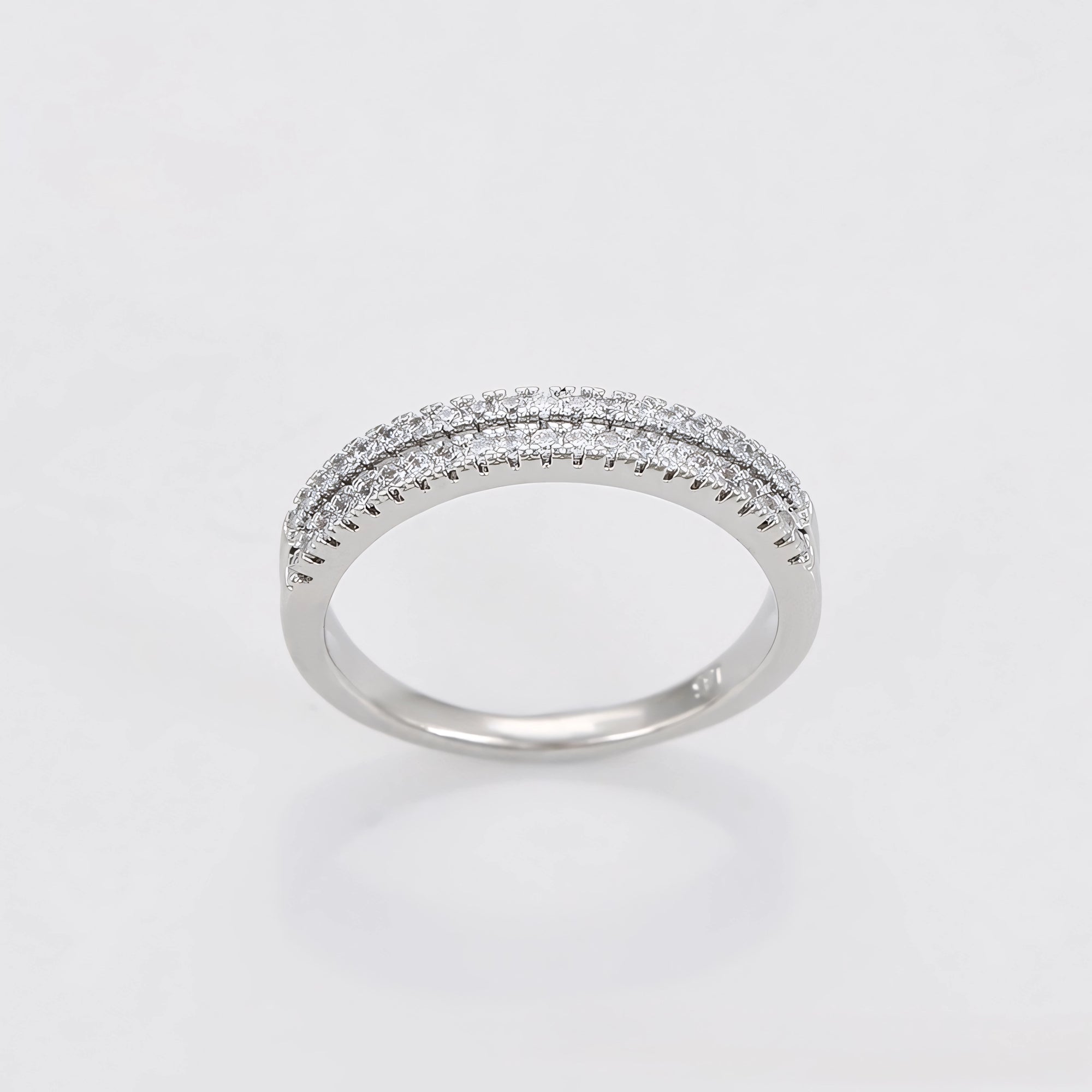 Anillo Elegante con Zirconia Chapado en Platino