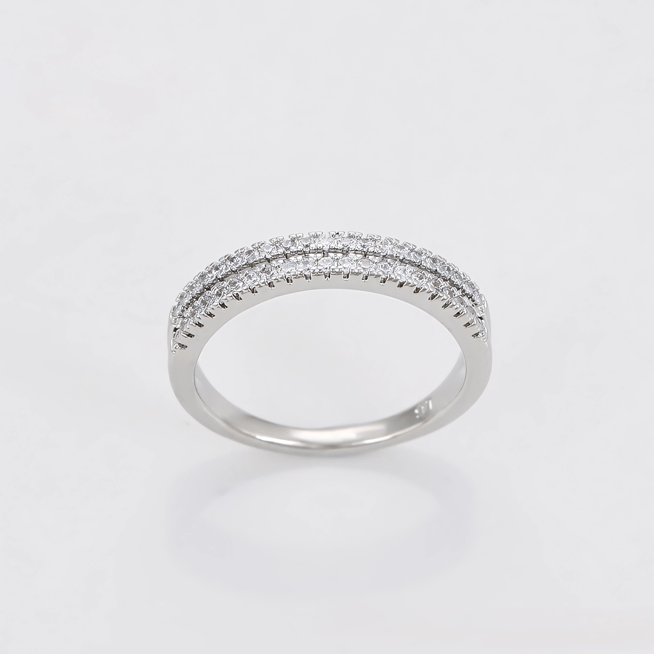 Anillo Elegante con Zirconia Chapado en Platino