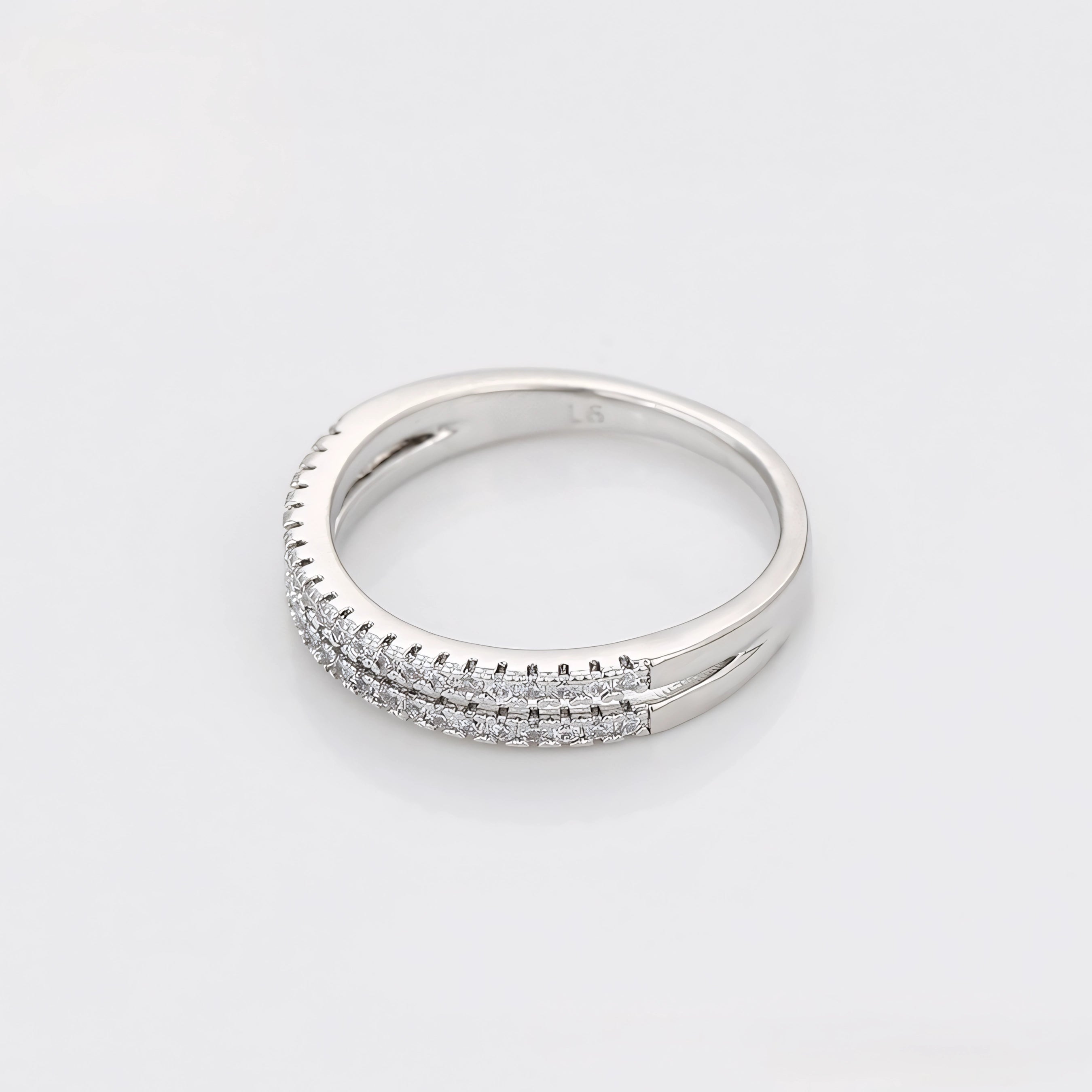 Anillo Elegante con Zirconia Chapado en Platino