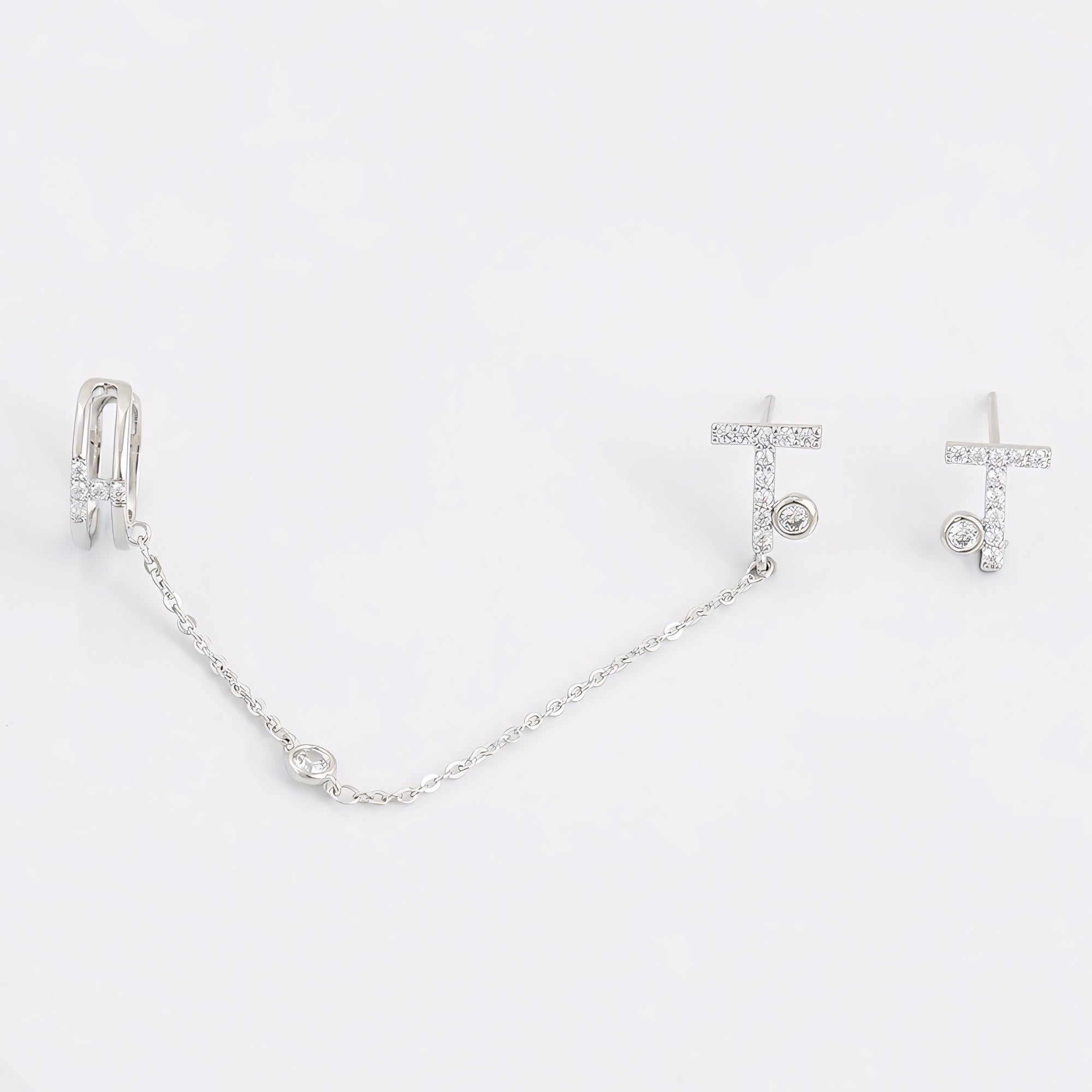 Arete Asimétrico con Cadena Chapeado en Rodio