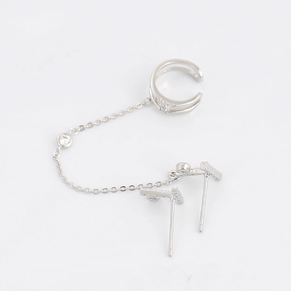 Arete Asimétrico con Cadena Chapeado en Rodio
