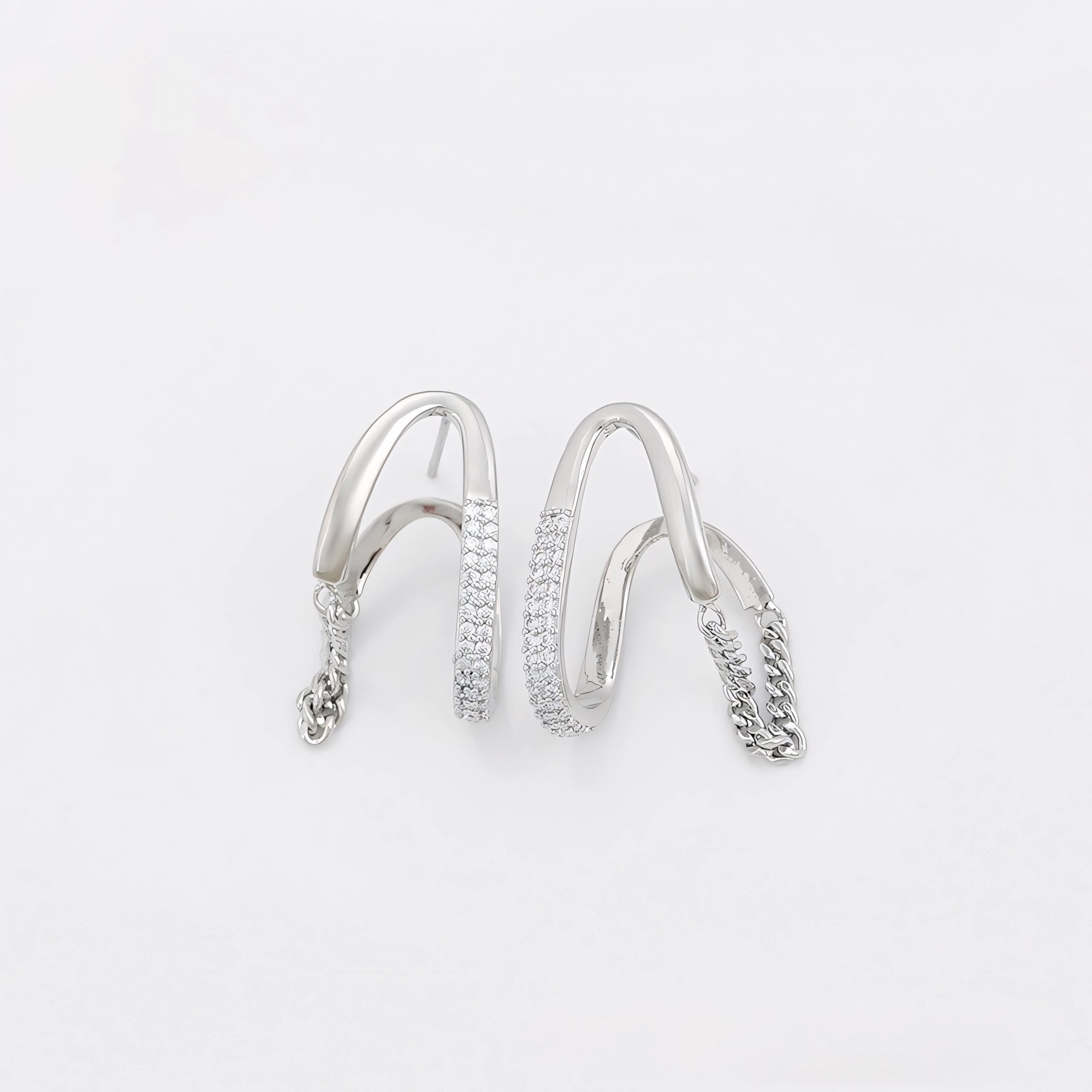 Arete con Cadena Plateada Chapado en Platino