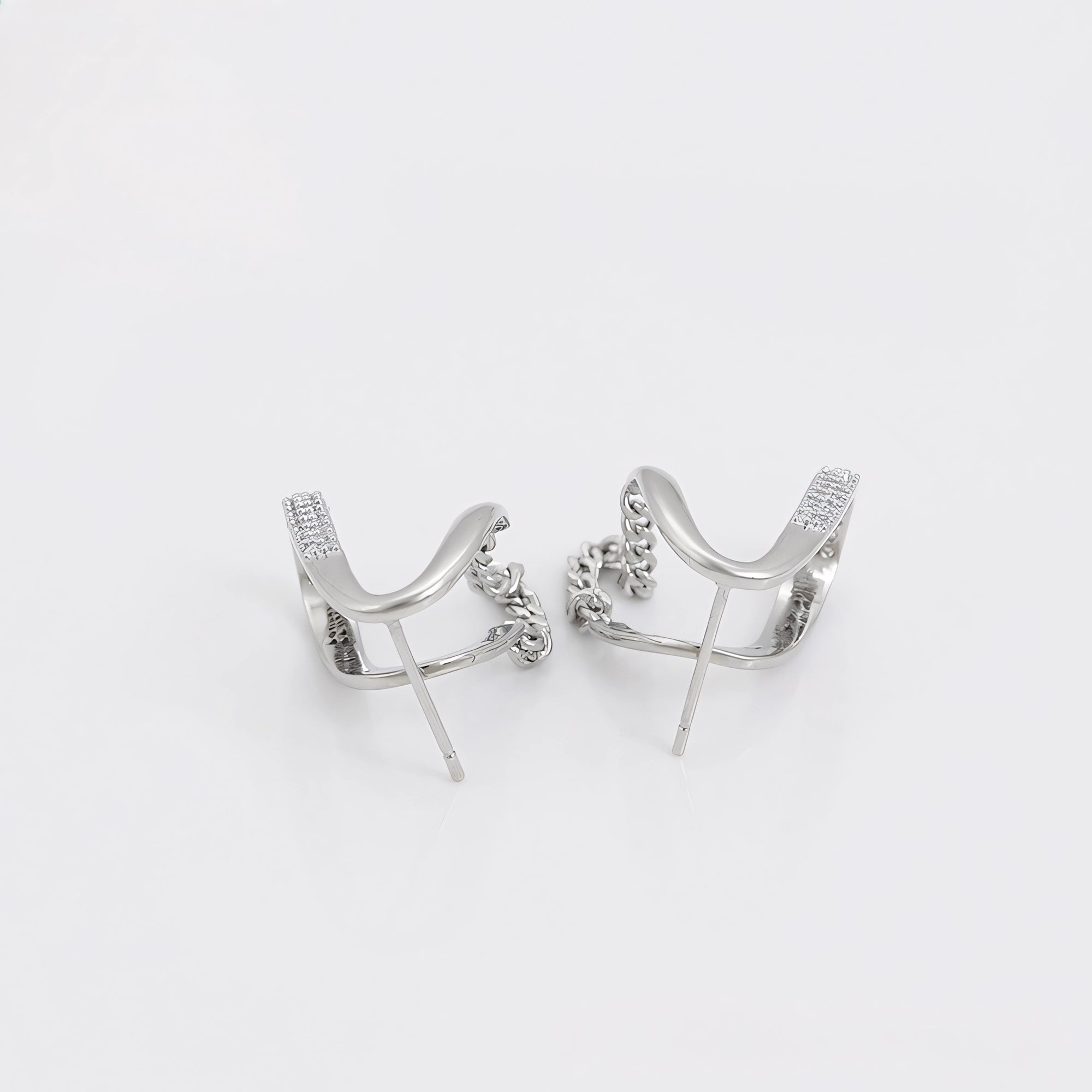 Arete con Cadena Plateada Chapado en Platino