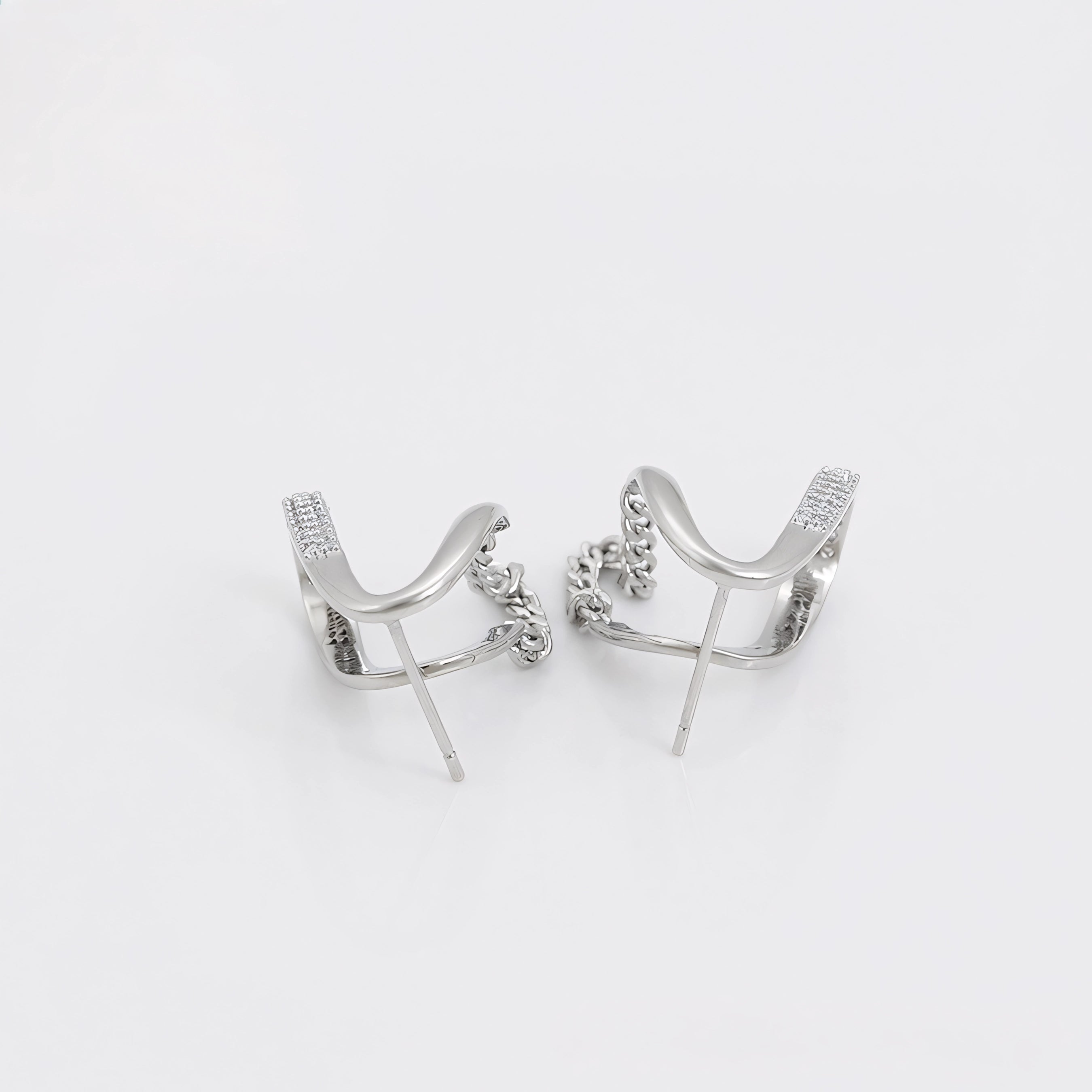 Arete con Cadena Plateada Chapado en Platino