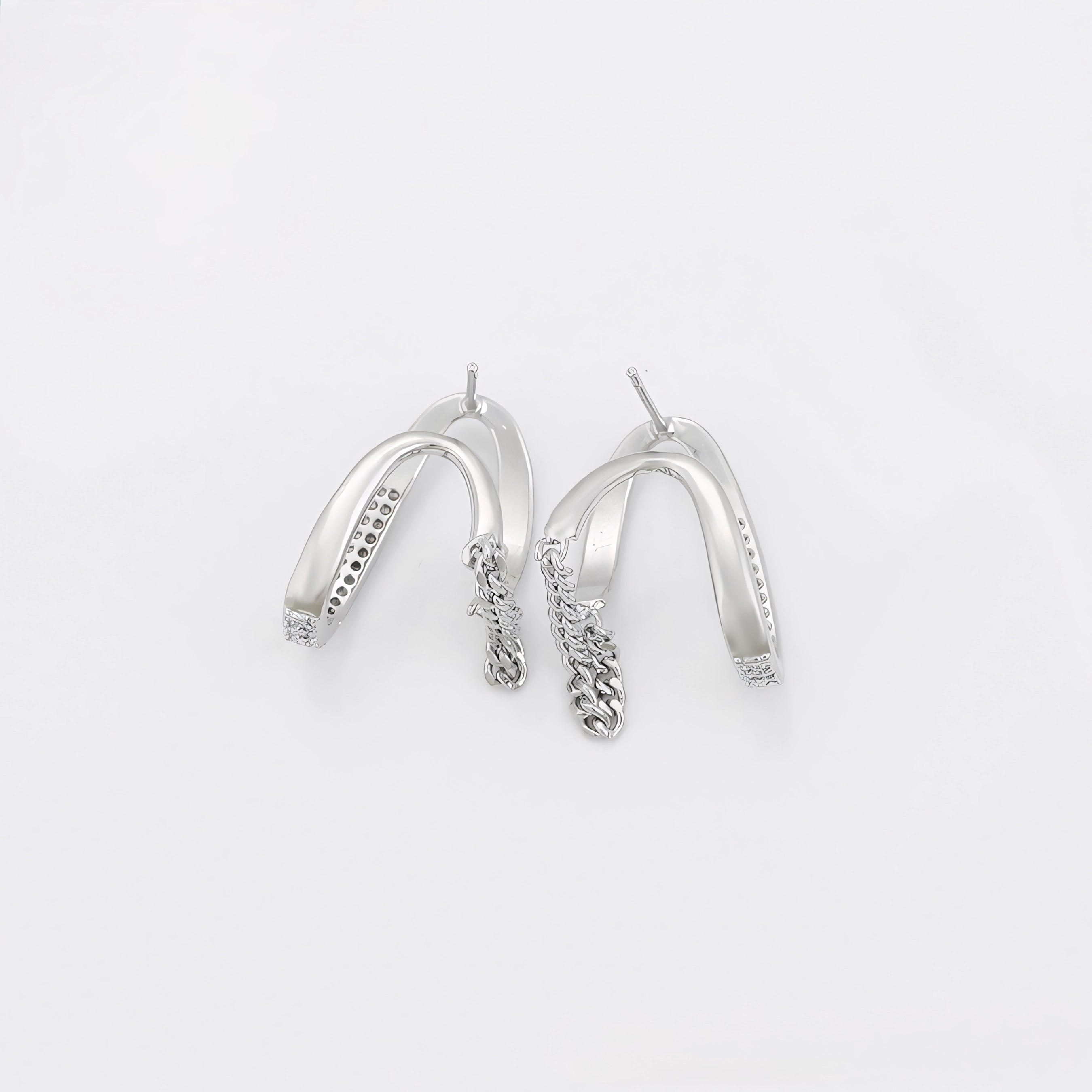 Arete con Cadena Plateada Chapado en Platino