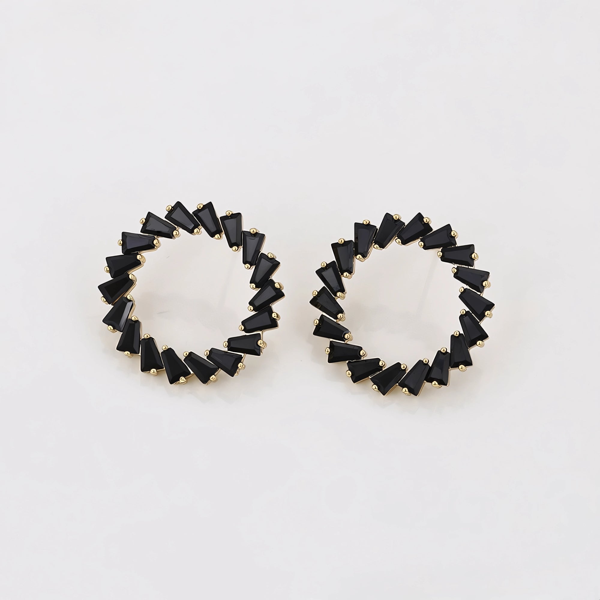 Aretes Circulares Negros Oro Laminado 14K