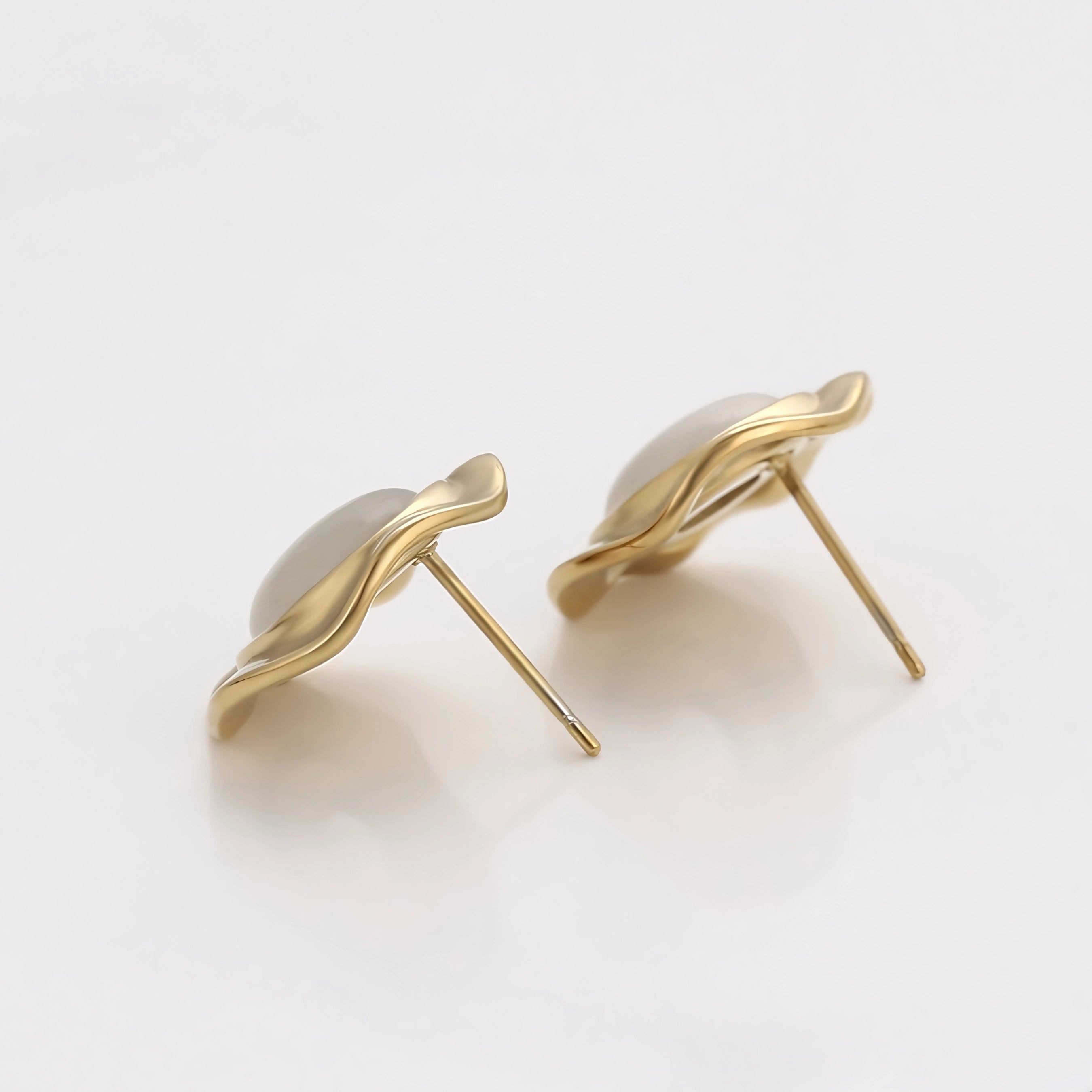 Aretes con Perla Sintética en Acero Inoxidable 14K