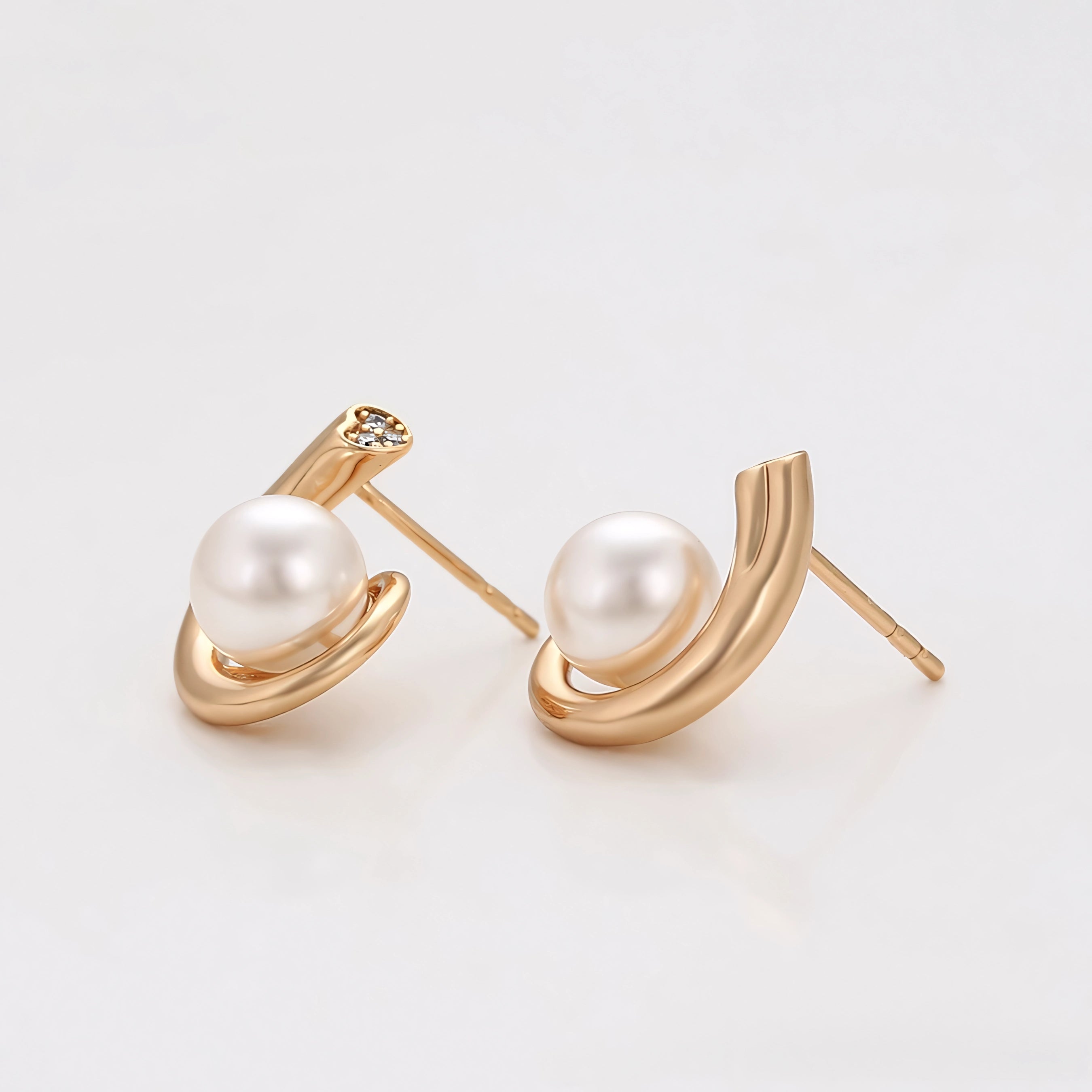 Aretes con Perla y Zirconia en Oro Laminado 18K