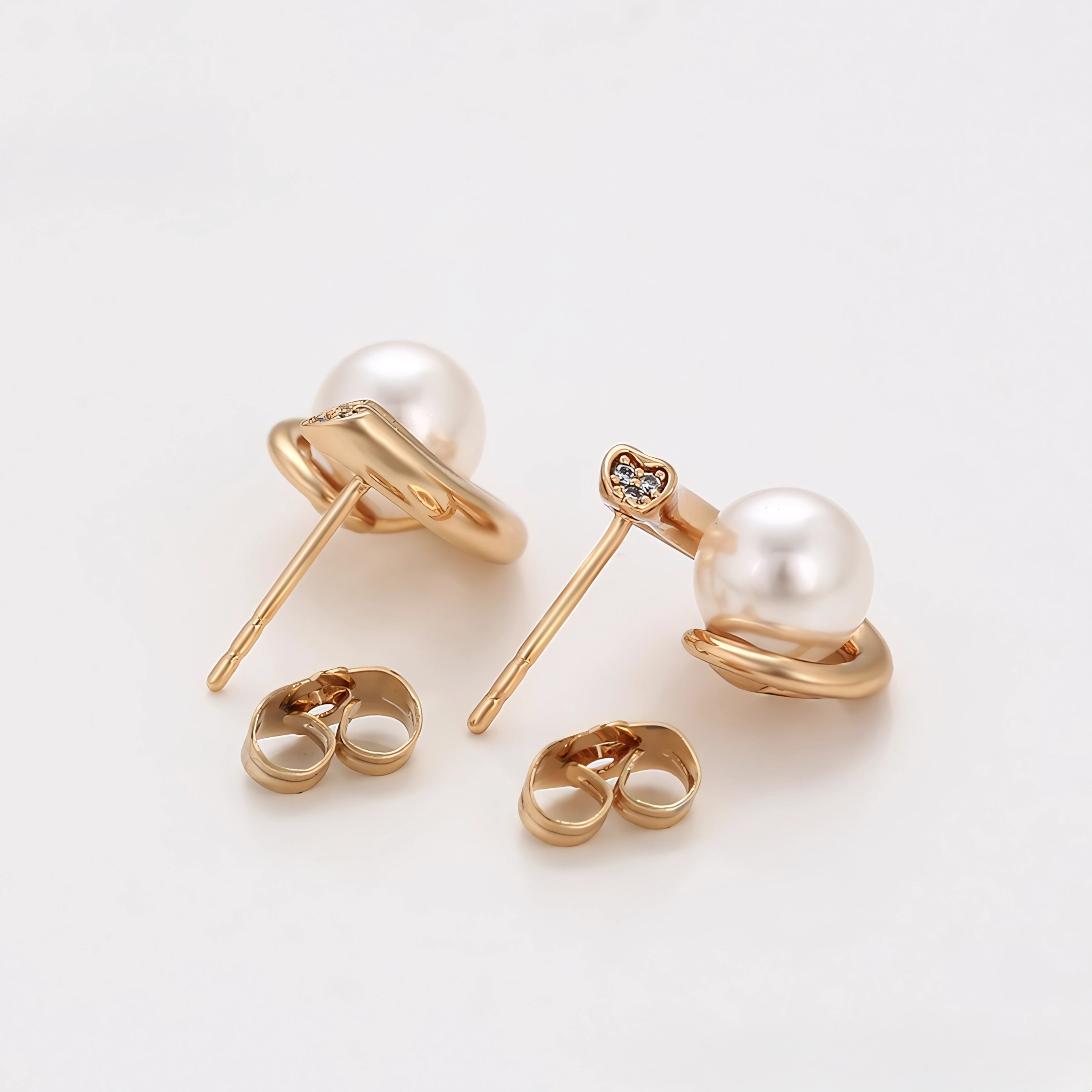 Aretes con Perla y Zirconia en Oro Laminado 18K