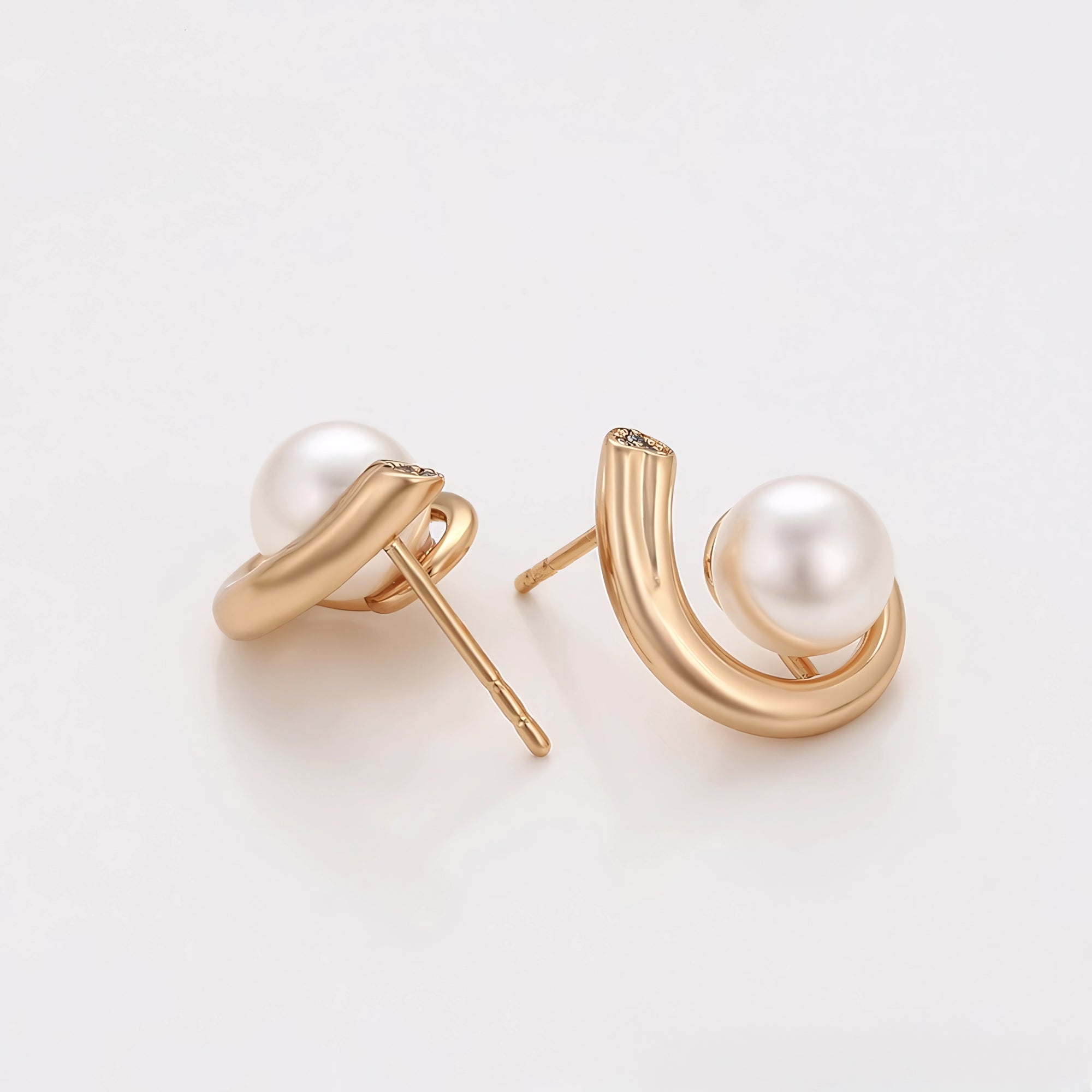 Aretes con Perla y Zirconia en Oro Laminado 18K