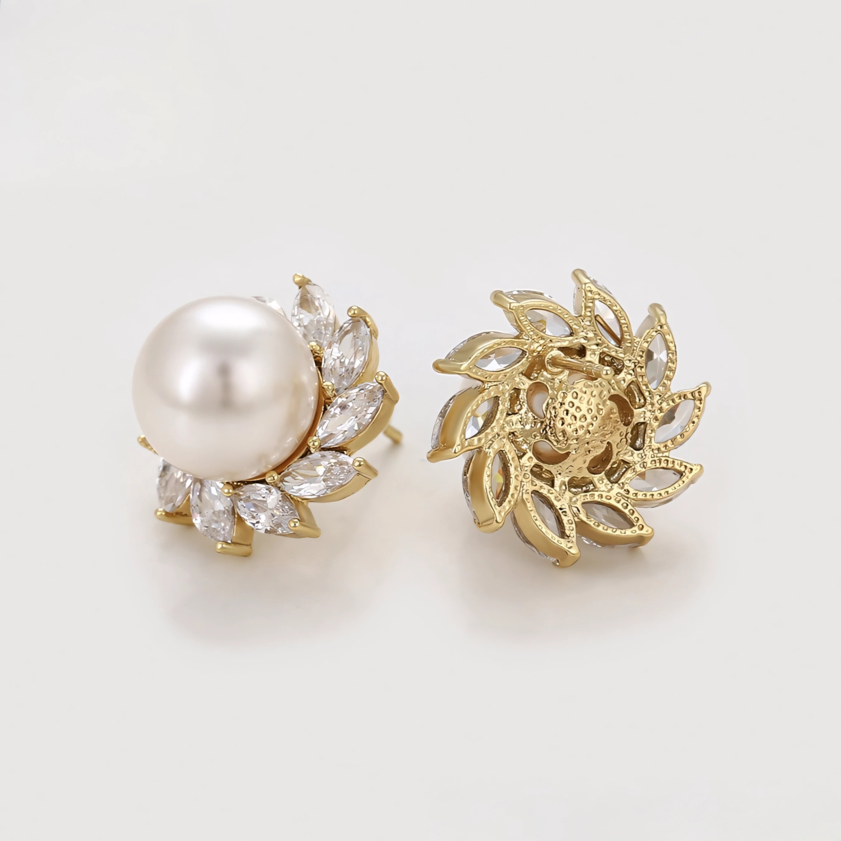 Aretes Redondos con Zirconias y Perla Oro Laminado 14K