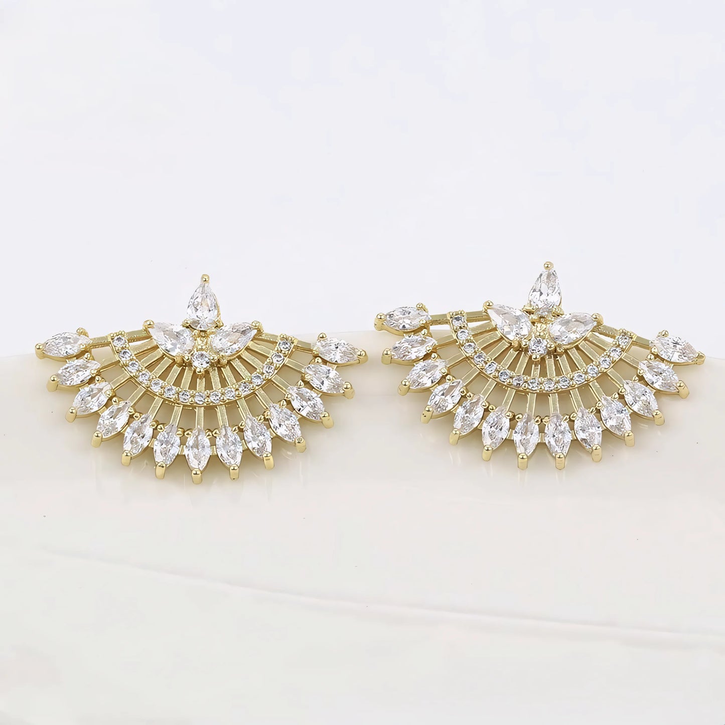 Aretes Serie Deluxe Oro Laminado 14K con Zirconias