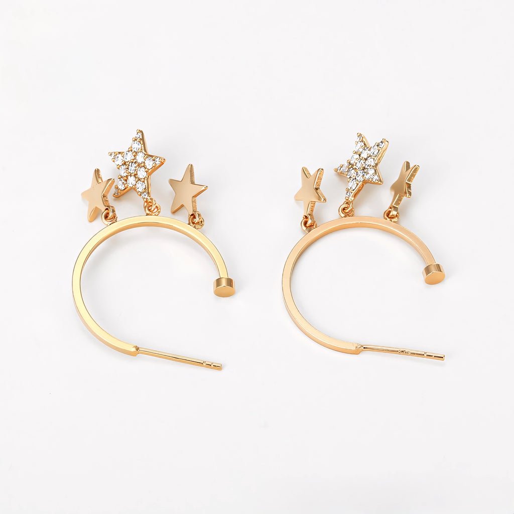 Arracada con Estrellas Colgantes en Oro Laminado 18K