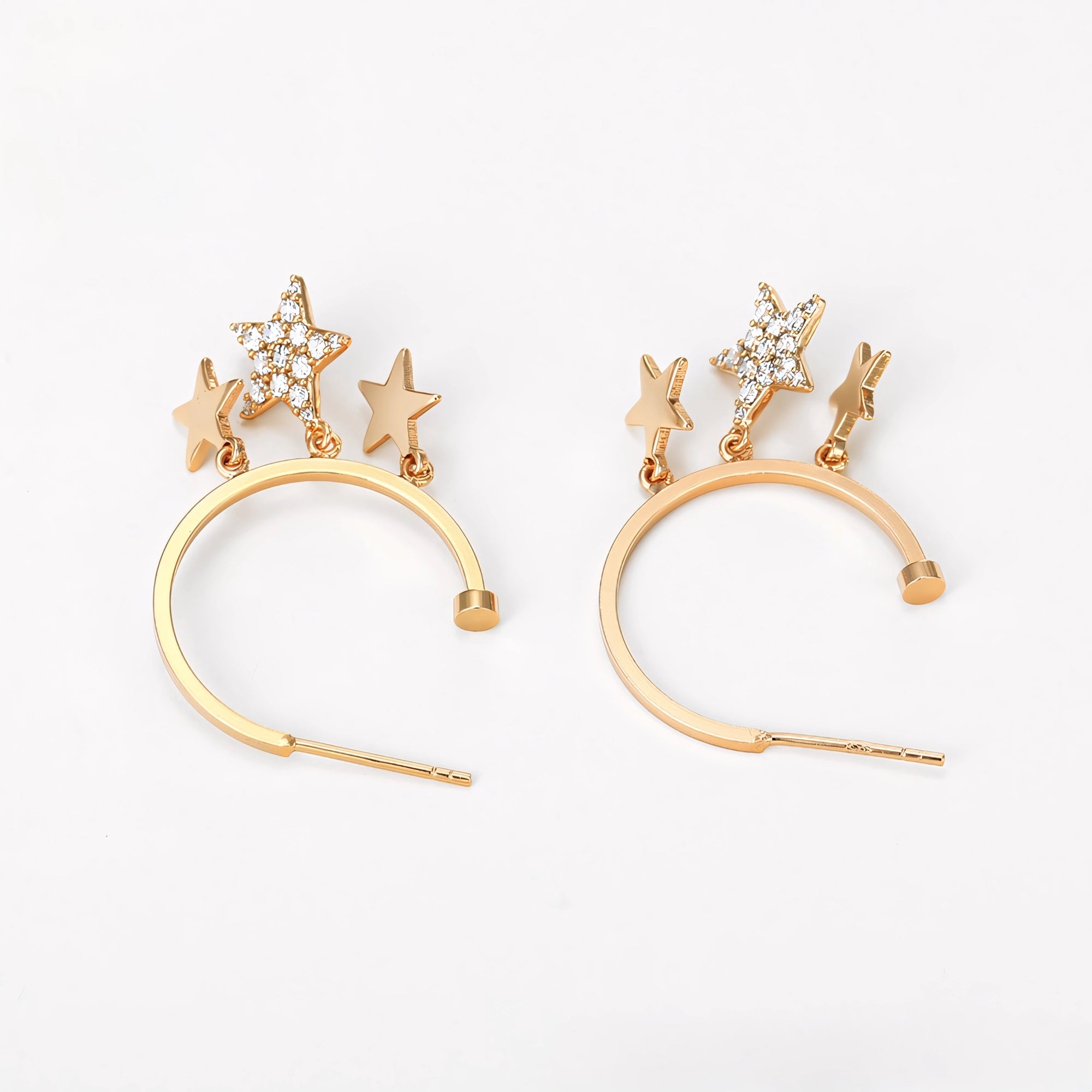 Arracada con Estrellas Colgantes en Oro Laminado 18K