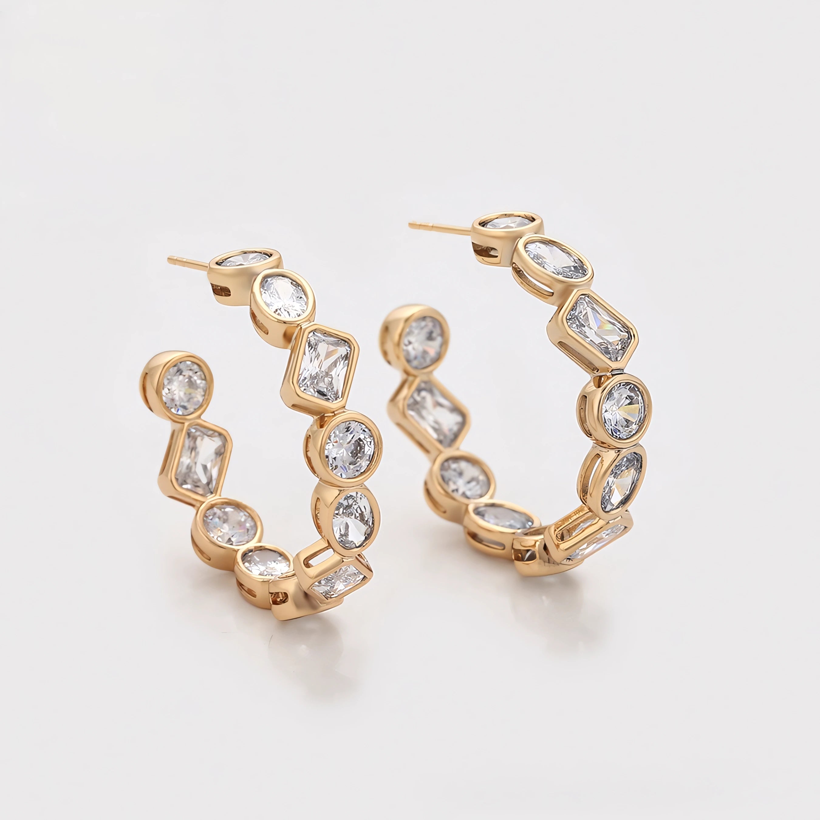 Arracada con Zirconias Oro Laminado 18K
