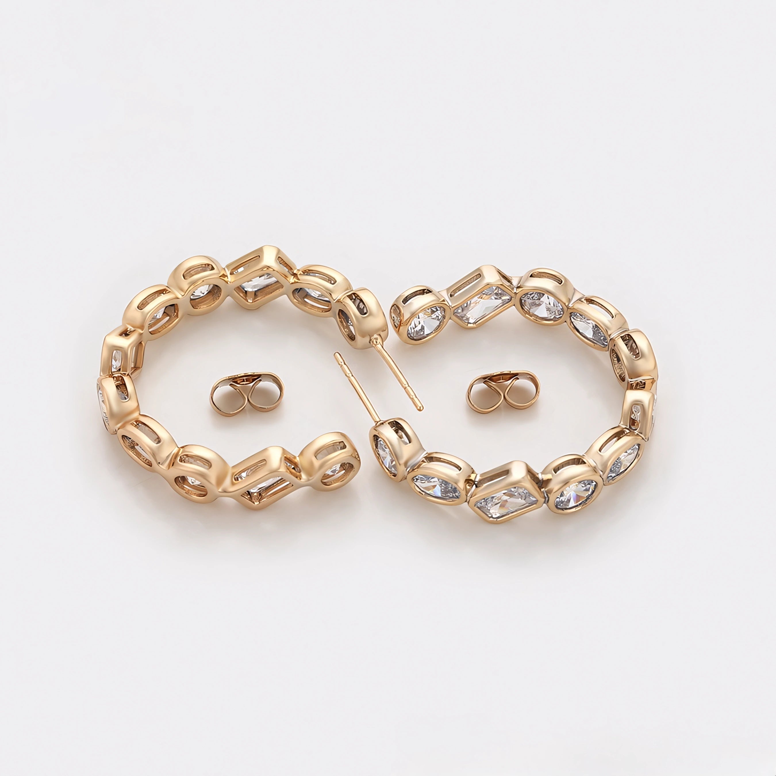 Arracada con Zirconias Oro Laminado 18K
