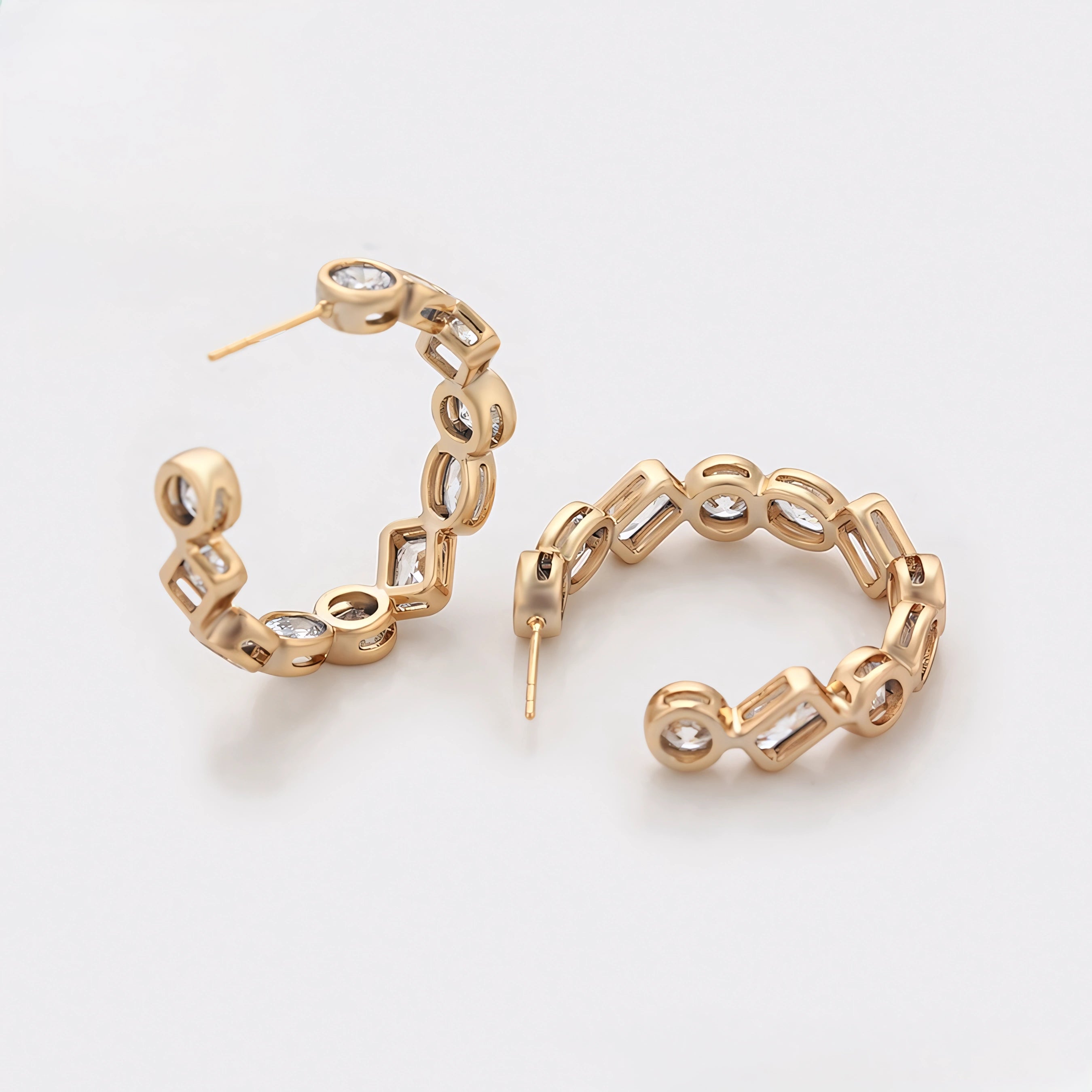Arracada con Zirconias Oro Laminado 18K