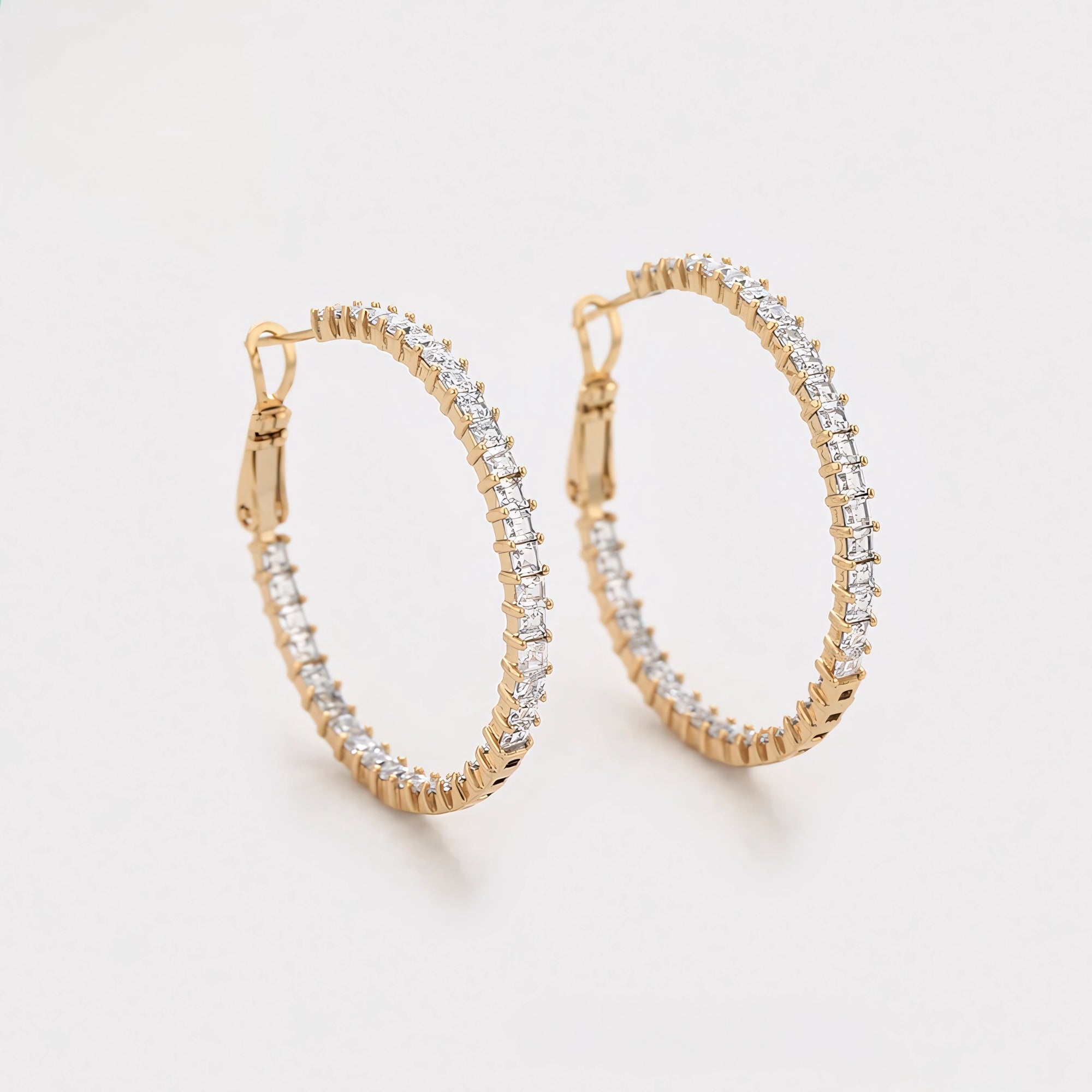 Arracada Deluxe con Zirconias Oro Laminado 18K