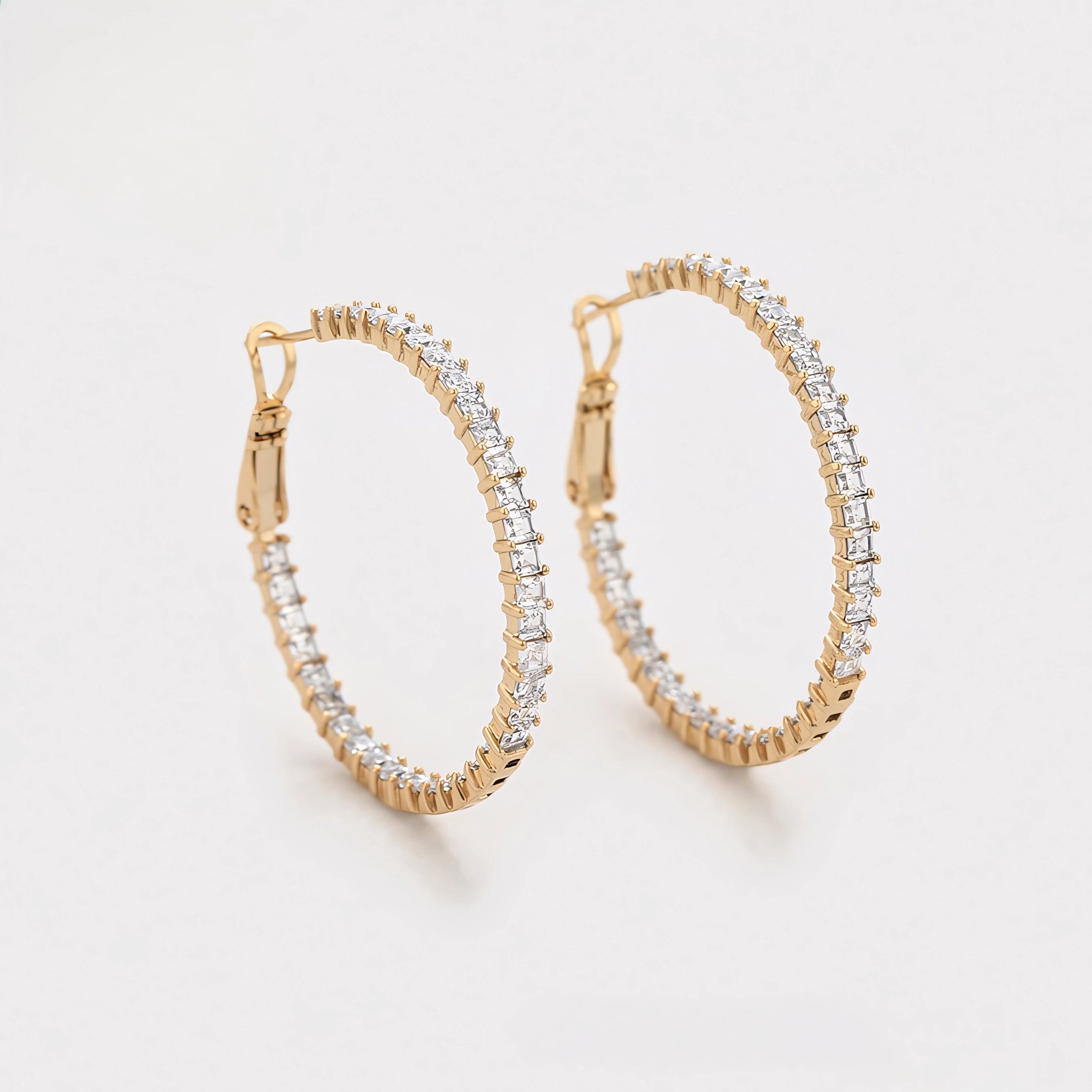 Arracada Deluxe con Zirconias Oro Laminado 18K