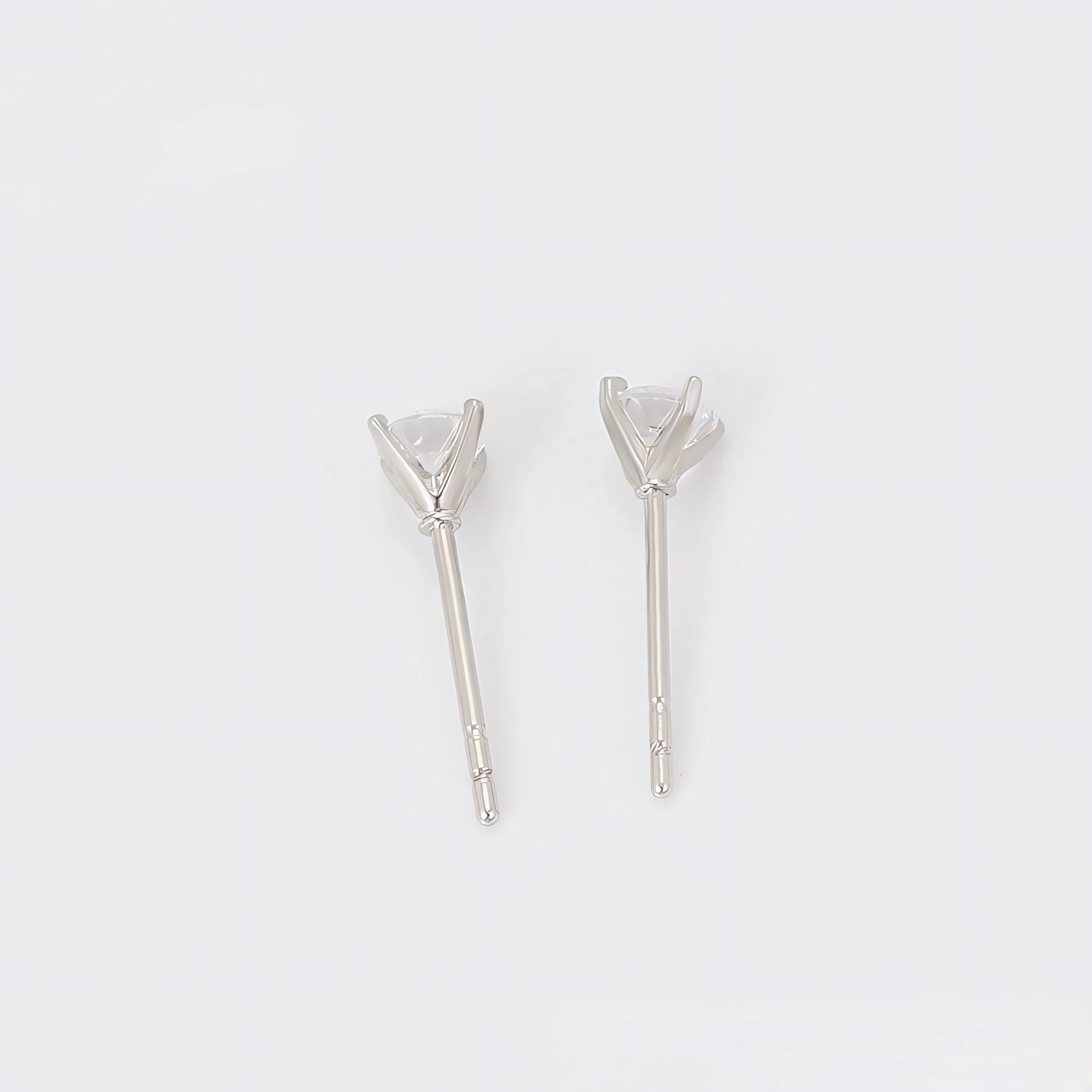 Broquel Mini Clásico con Zirconia Chapado en Platino