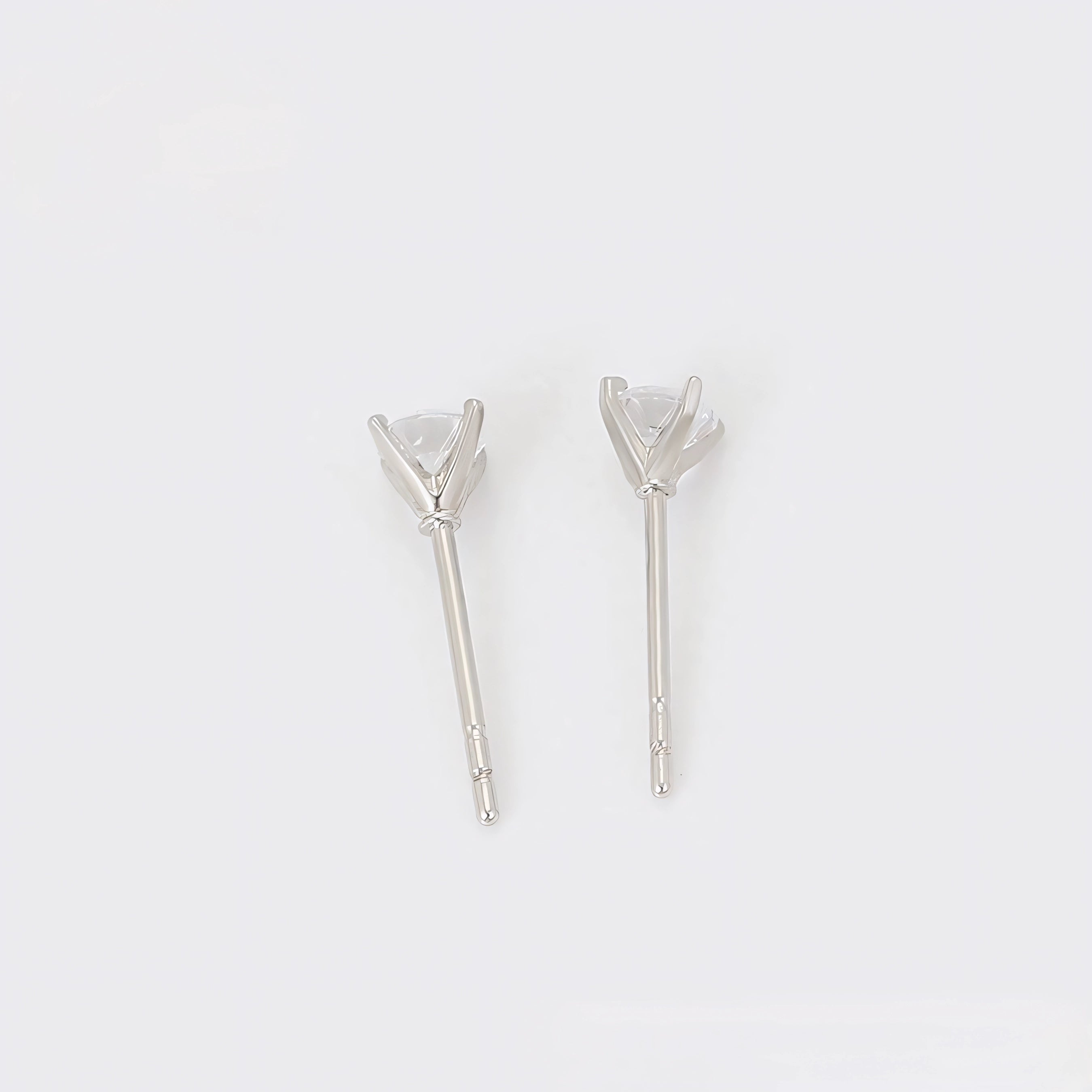 Broquel Mini Clásico con Zirconia Chapado en Platino