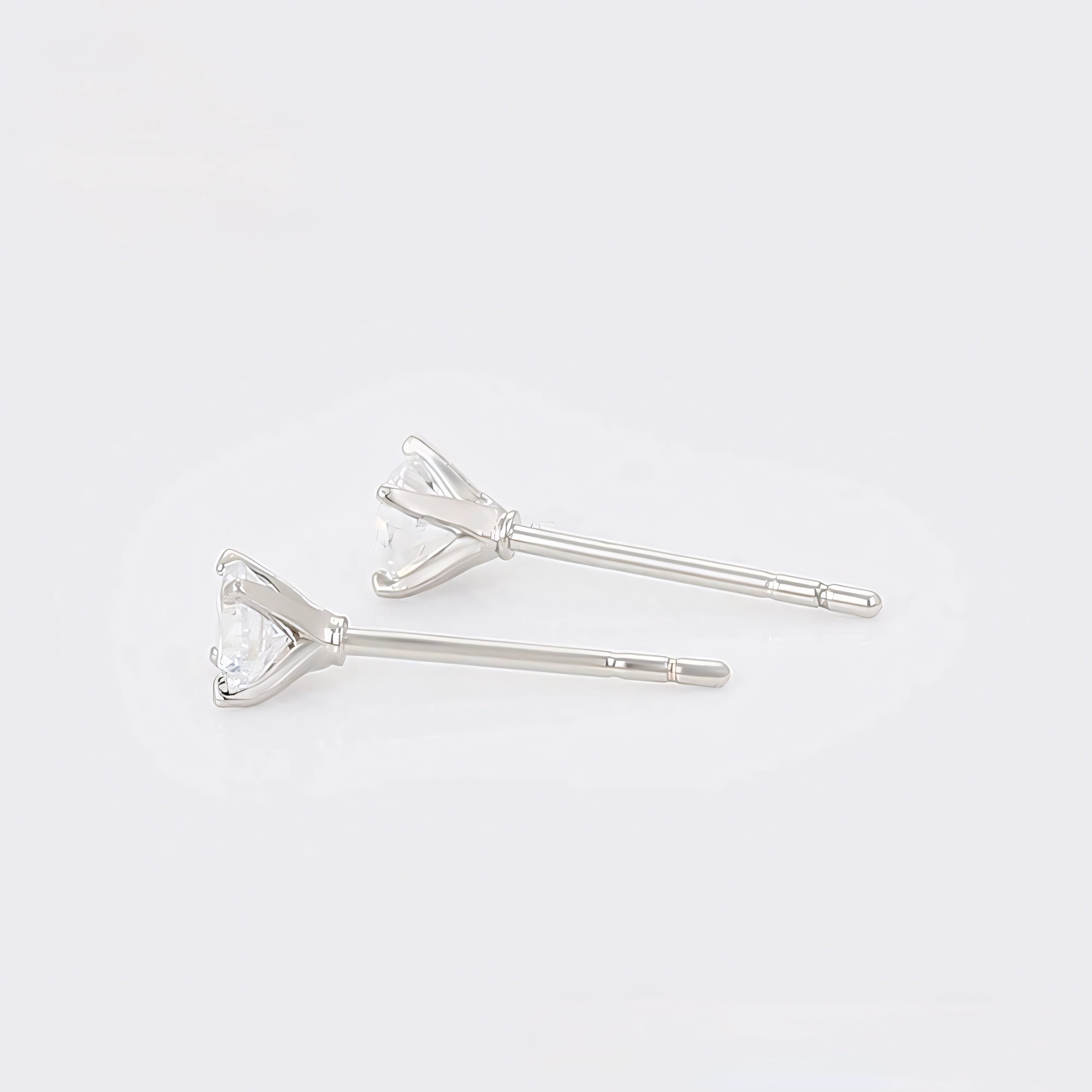 Broquel Mini Clásico con Zirconia Chapado en Platino