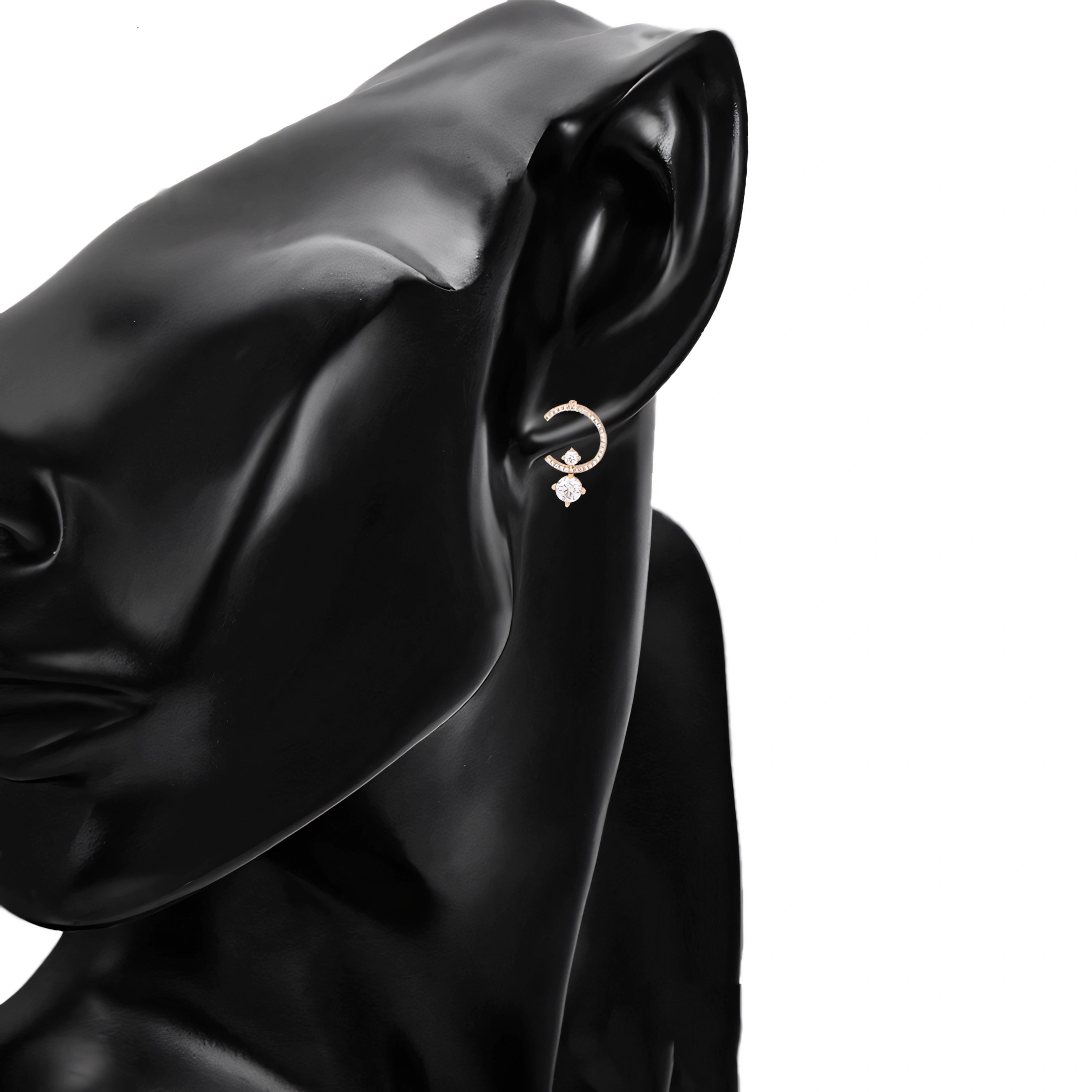 Broquel Semicírculo con Zirconia Elegante Oro Laminado 18K