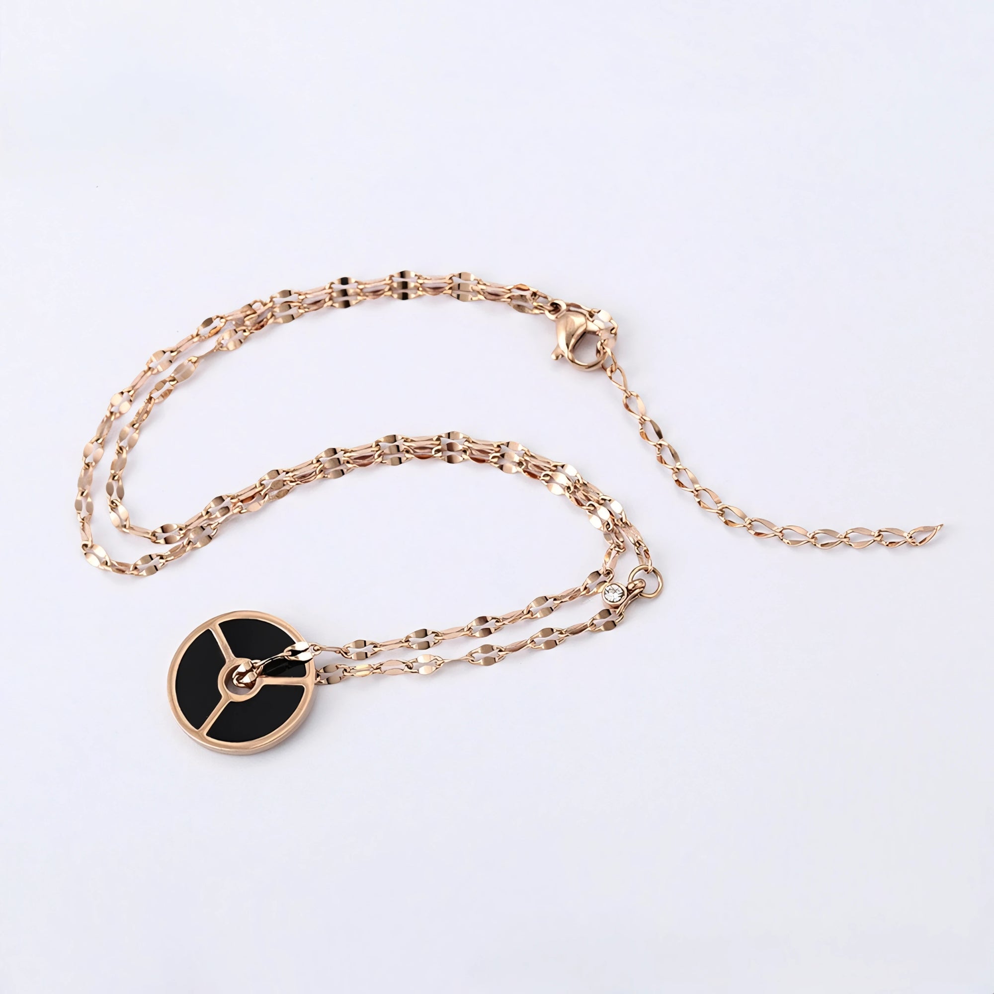 Collar Acero Oro Rosa Con Detalles Negros Elegante