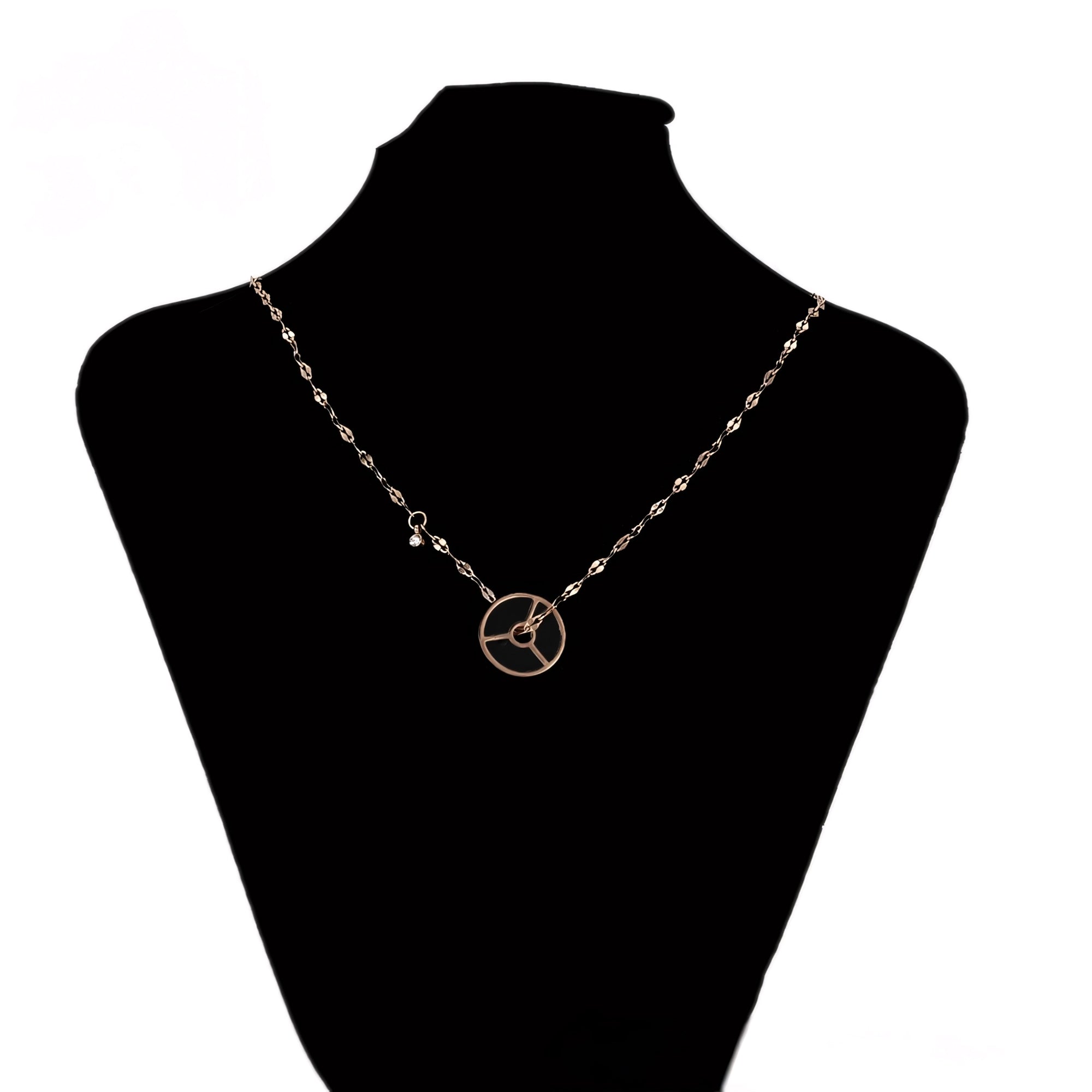 Collar Acero Oro Rosa Con Detalles Negros Elegante