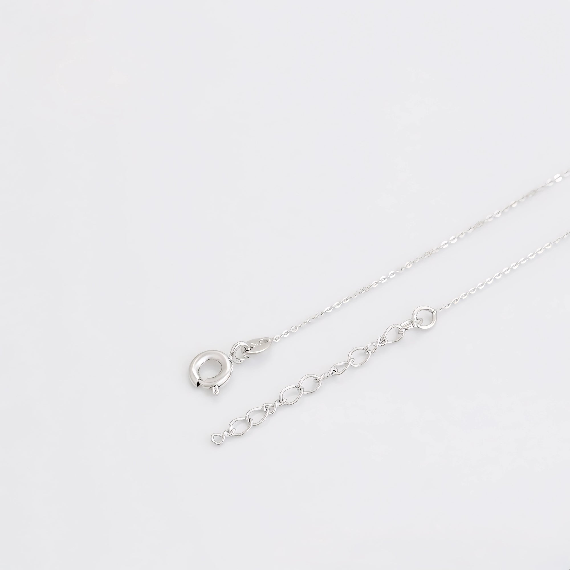 Collar Aura Espiral Con Zirconias Chapado En Platino
