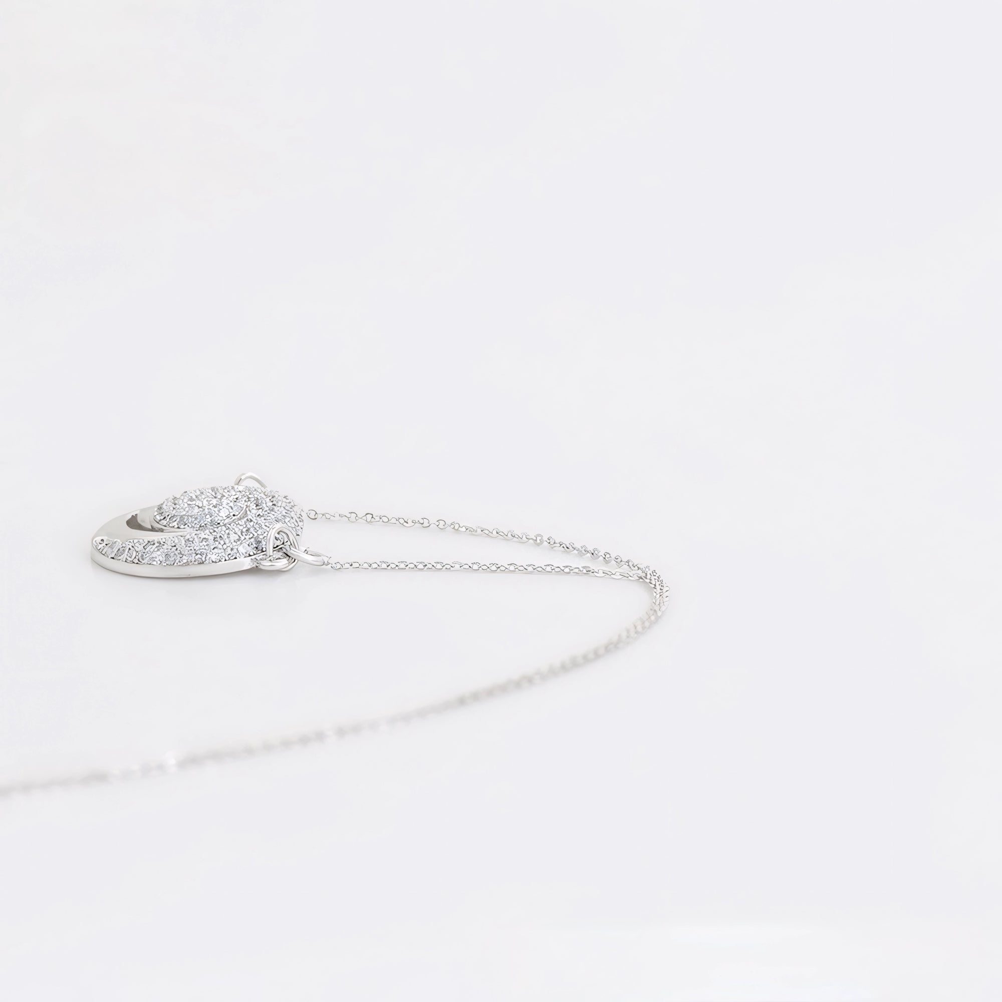 Collar Aura Espiral Con Zirconias Chapado En Platino