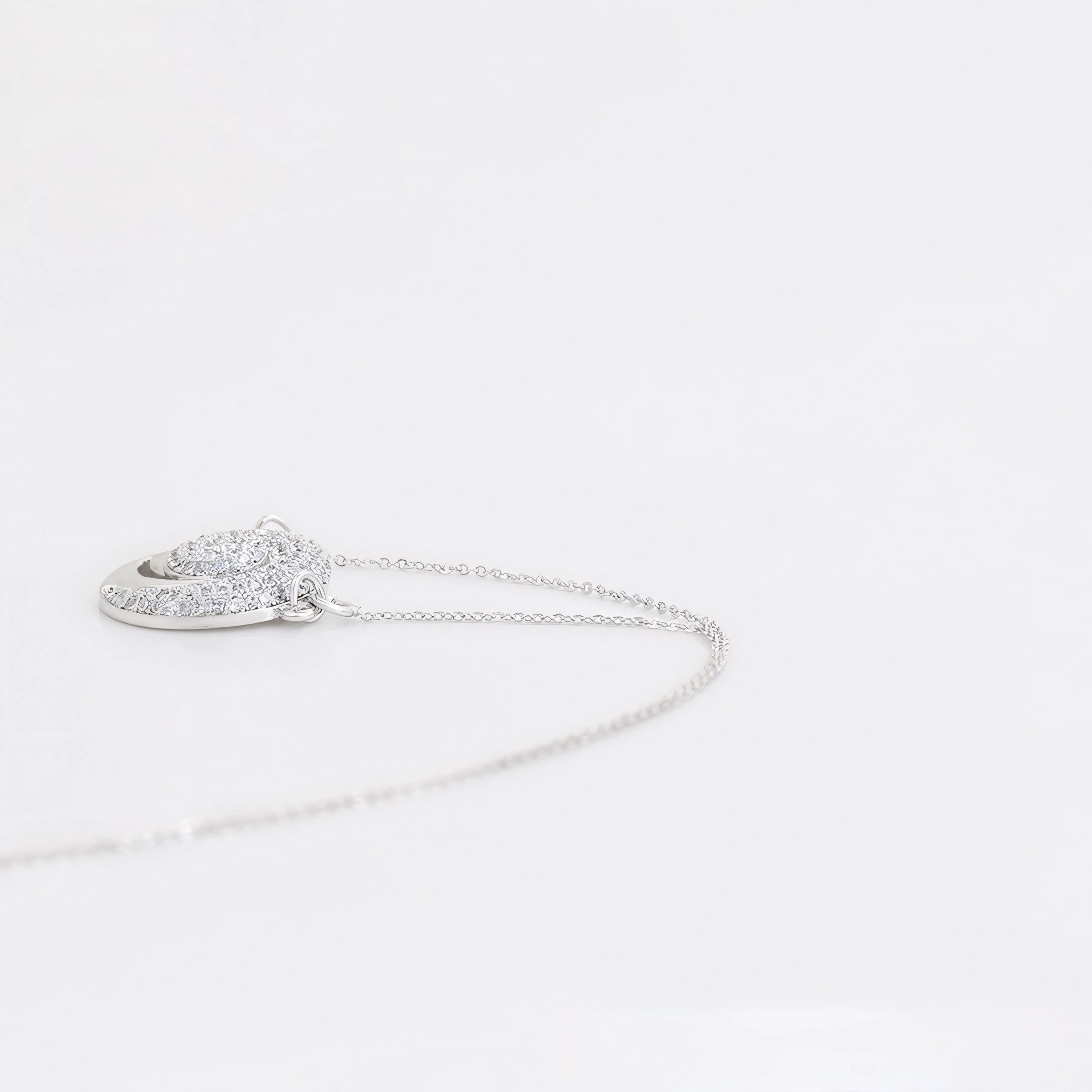 Collar Aura Espiral Con Zirconias Chapado En Platino